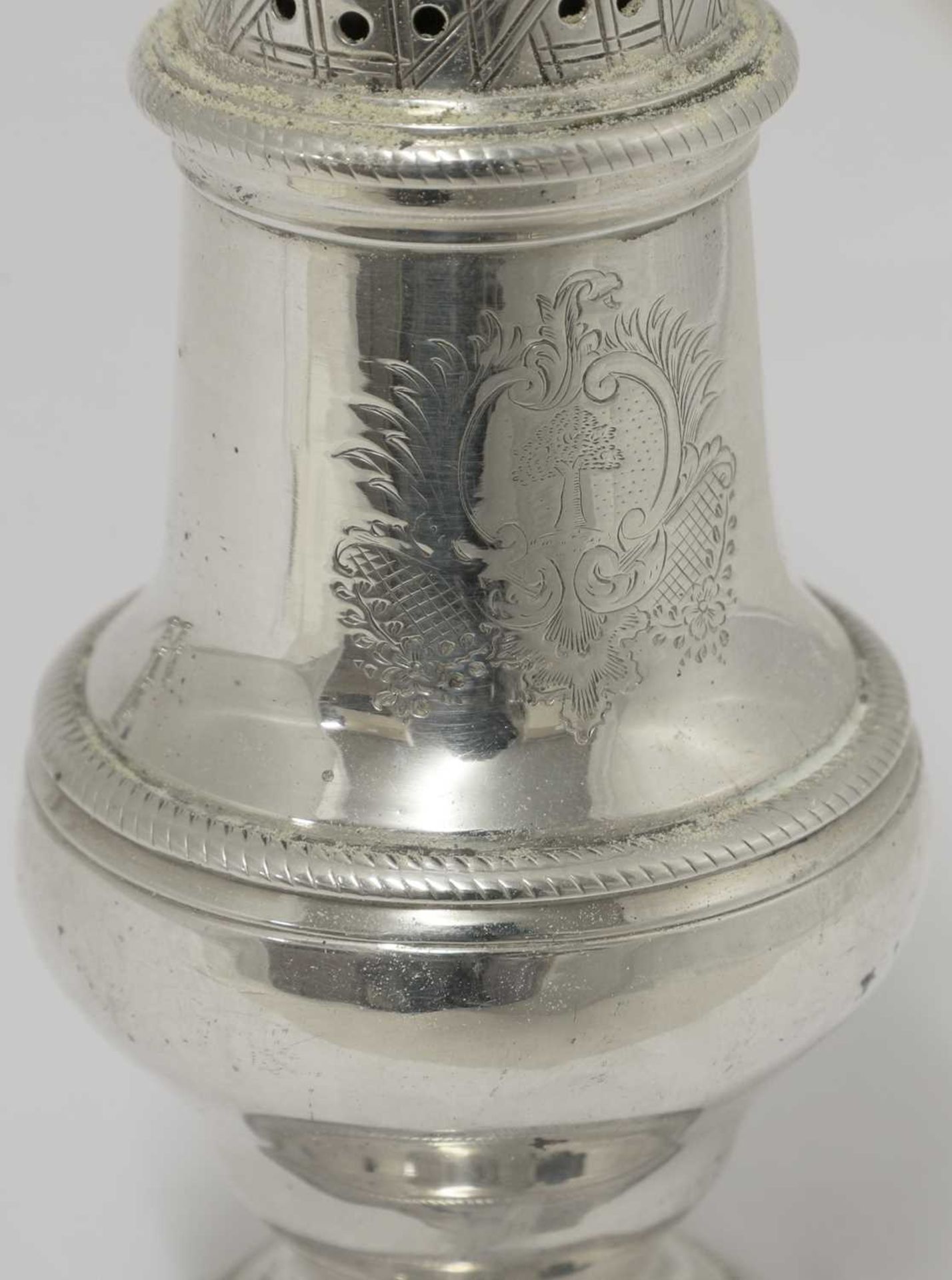 A George III silver sugar caster - Bild 2 aus 3