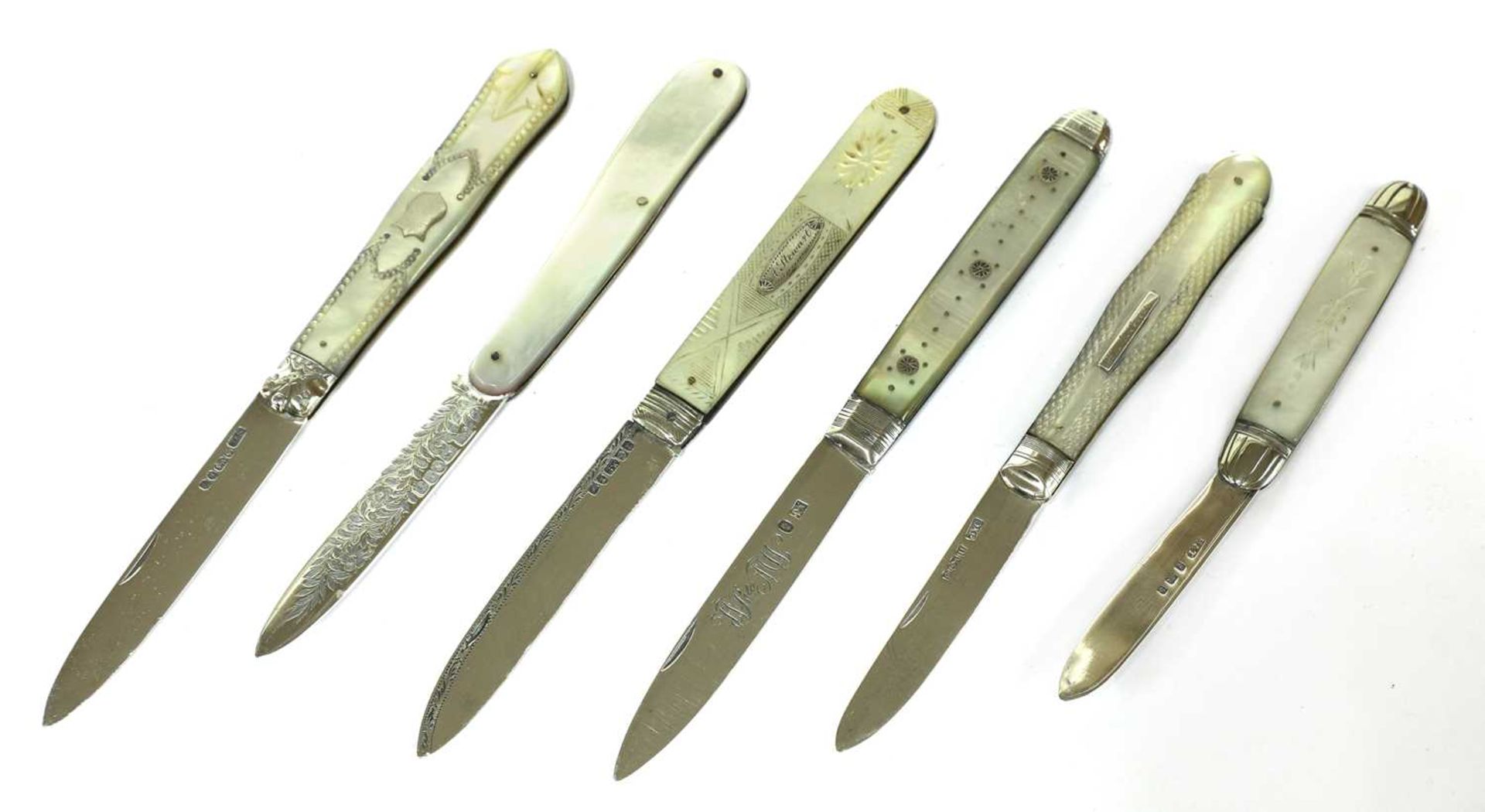 Six silver and mother-of-pearl folding fruit knives, - Bild 2 aus 2