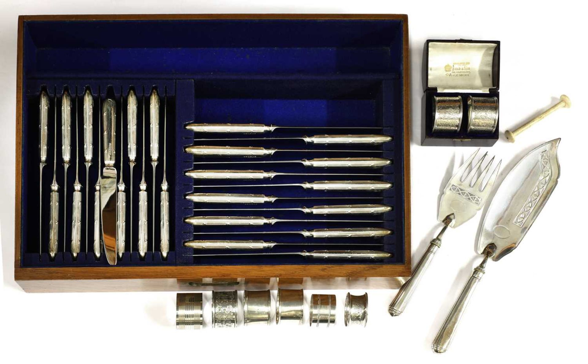 A comprehensive George V silver twelve-setting canteen of cutlery - Bild 3 aus 12