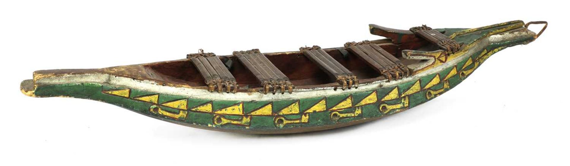A carved wooden and painted model barge, - Bild 2 aus 3