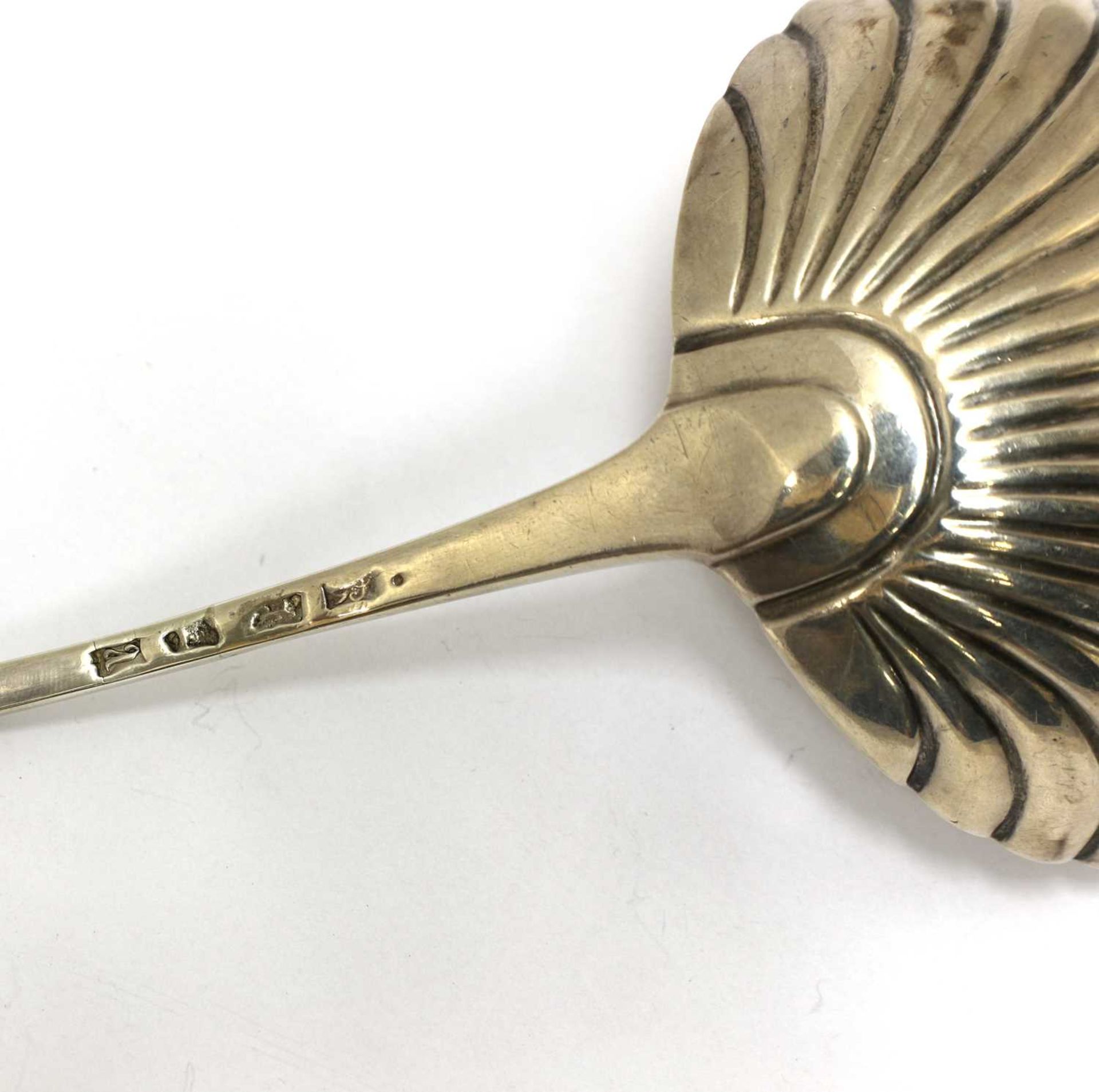 A George III silver ladle, - Bild 2 aus 3