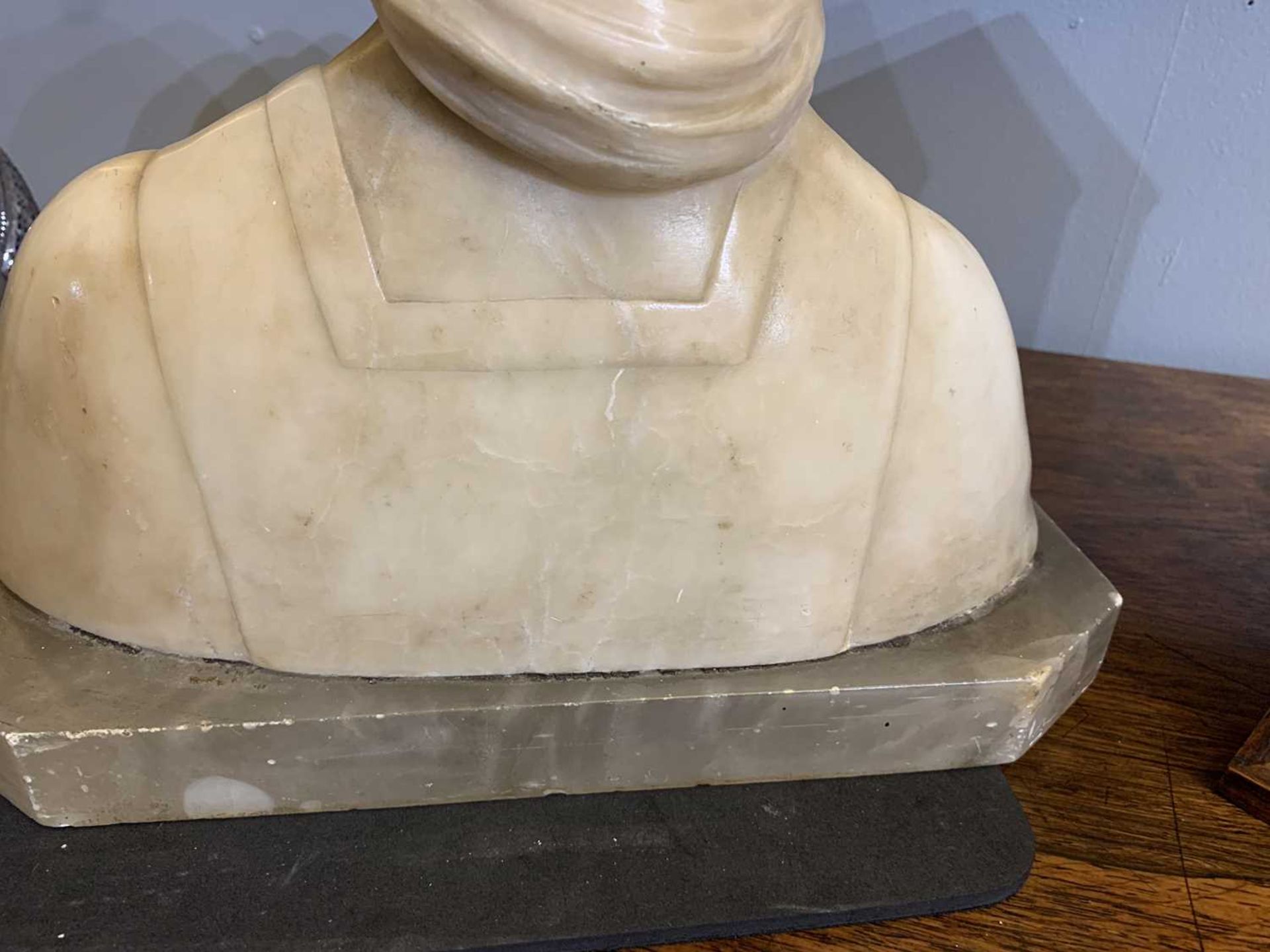 An alabaster bust of a Florentine youth, - Bild 11 aus 20