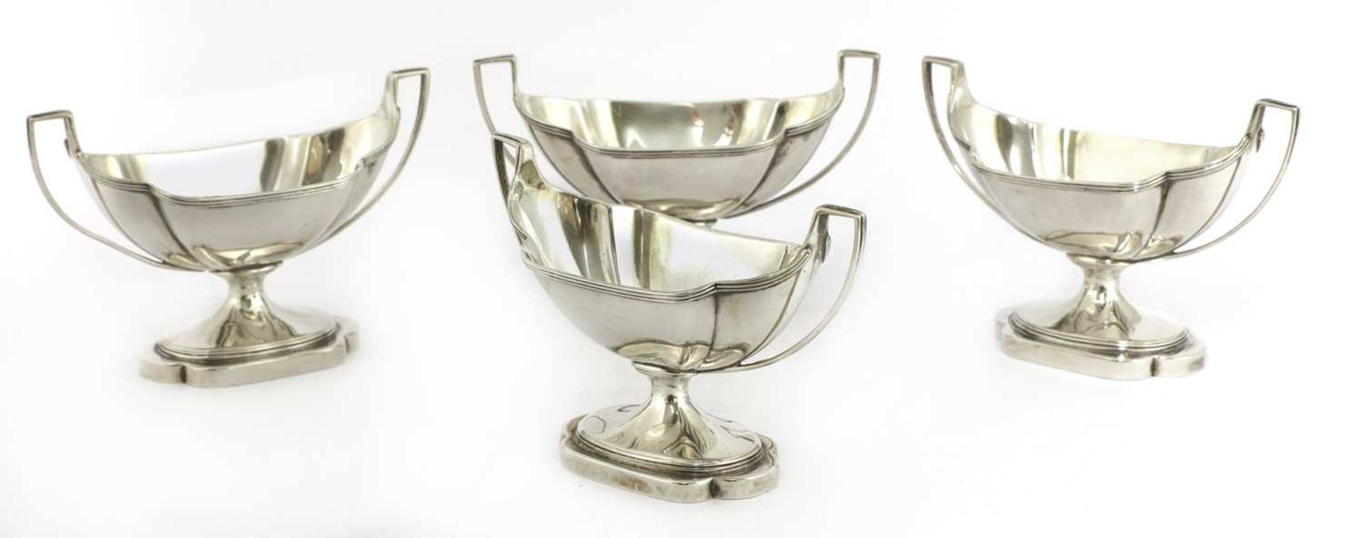 A set of four George III silver salts - Bild 3 aus 3