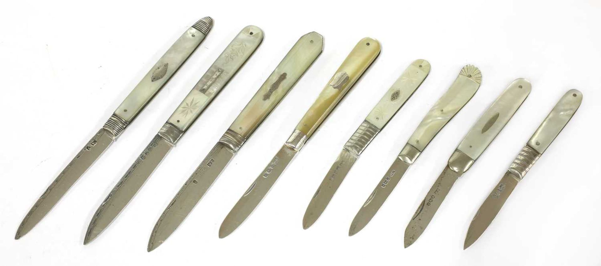 Eight silver and mother-of-pearl folding fruit knives, - Bild 2 aus 2