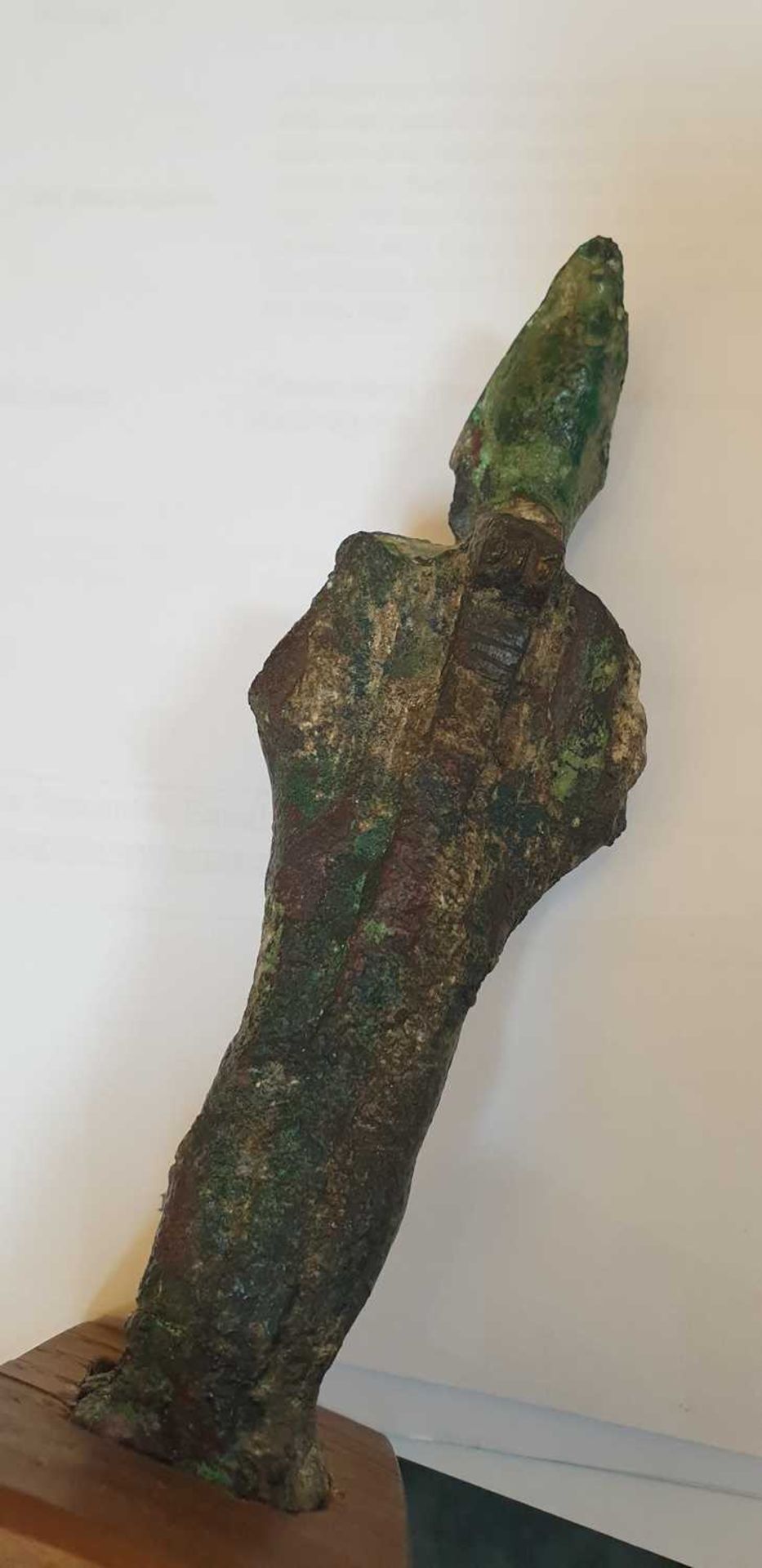 An ancient Egyptian bronze figure of Osiris, - Bild 5 aus 6