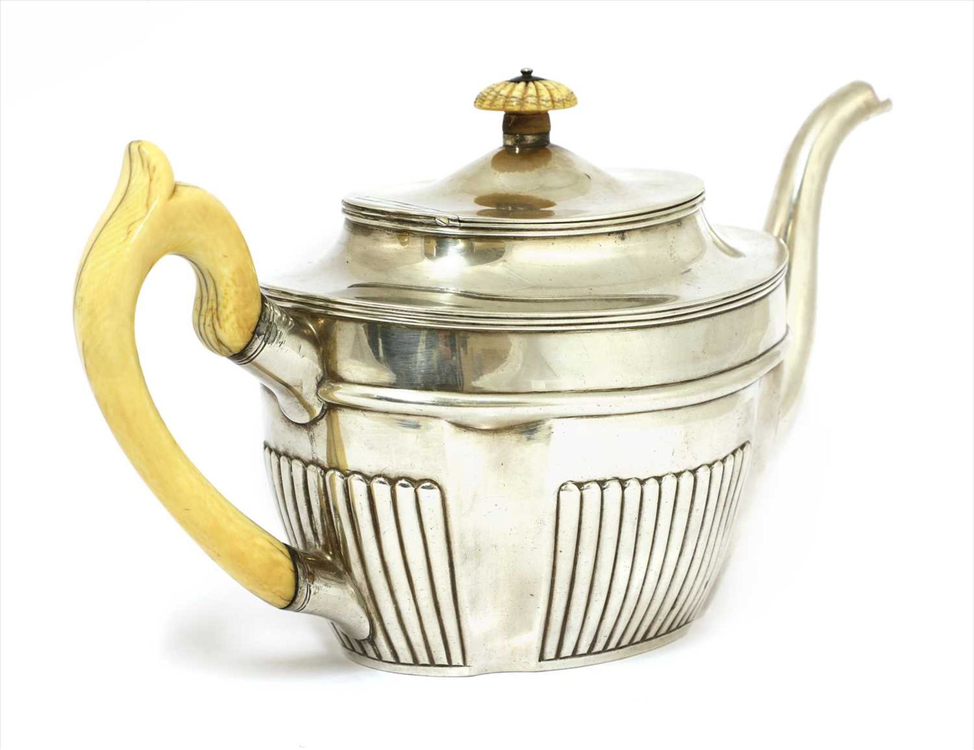 A Russian silver teapot, - Bild 2 aus 3