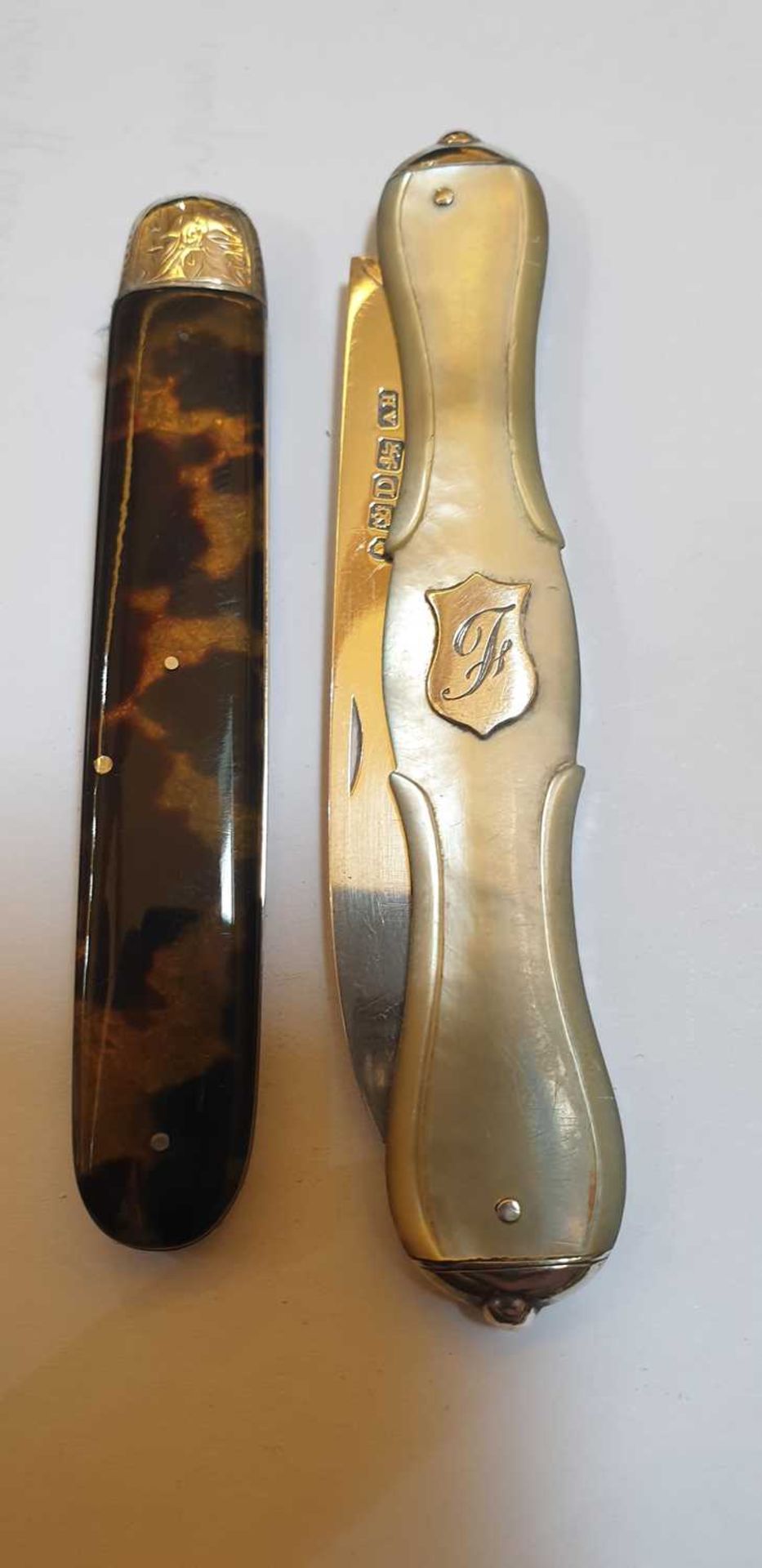 Five various silver folding fruit knives and fork, - Bild 13 aus 13