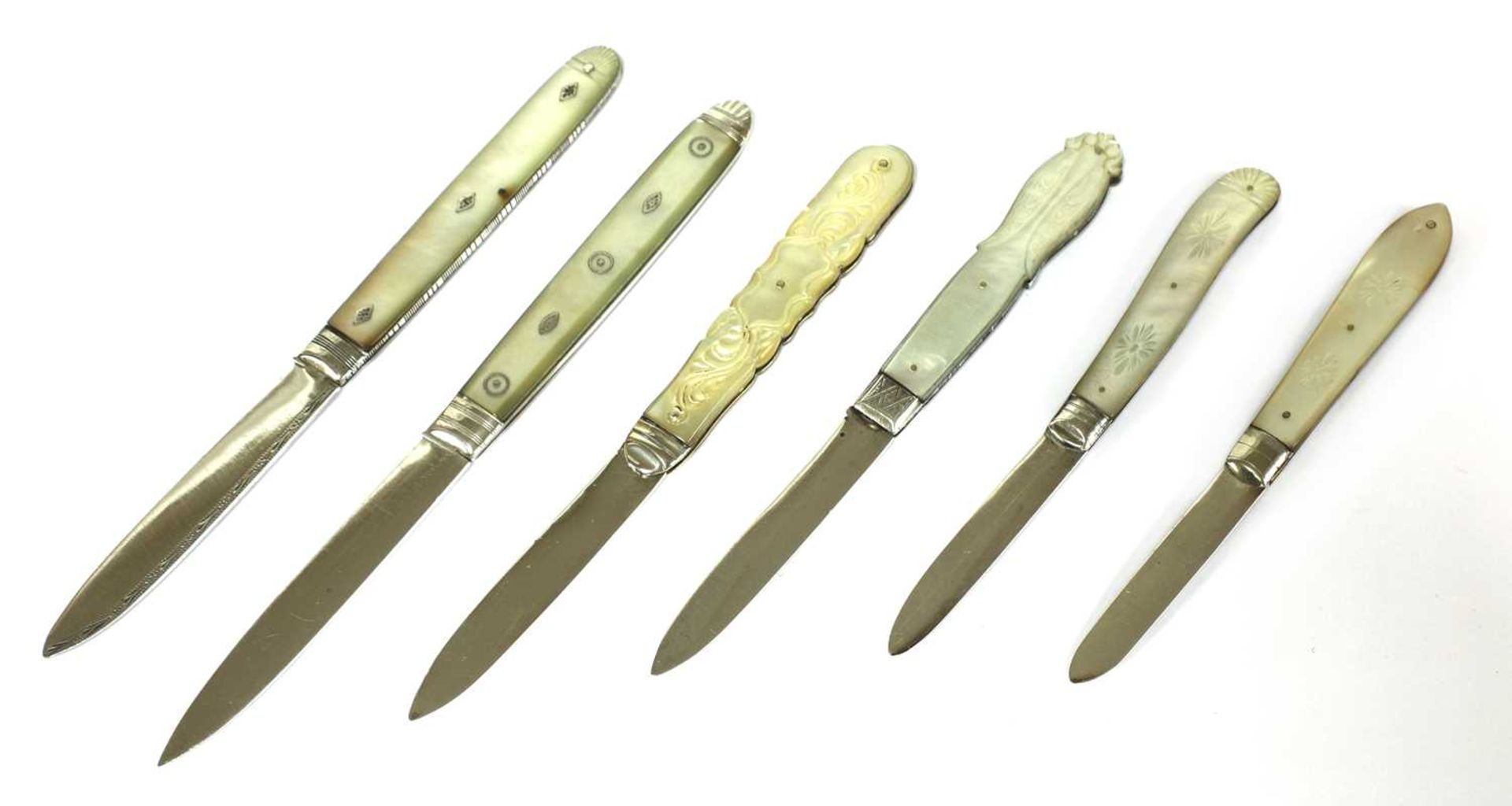 Six silver and mother-of-pearl folding fruit knives, - Bild 2 aus 2
