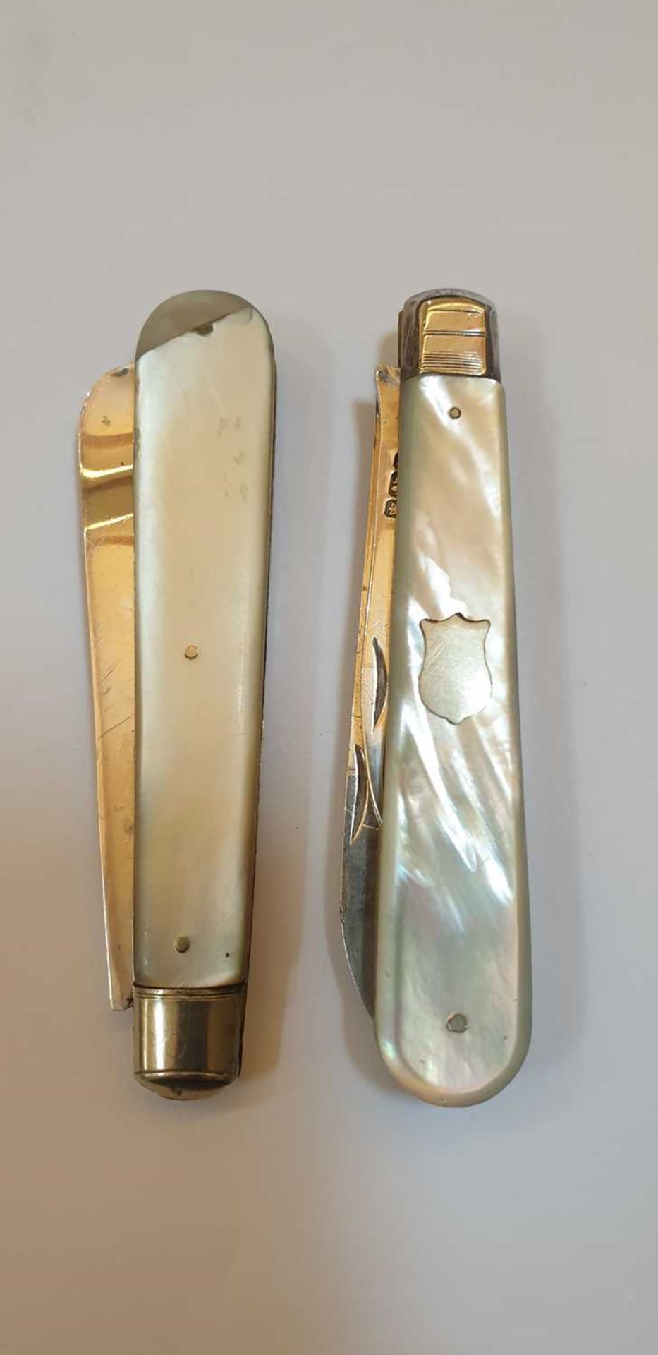 Four silver and mother-of-pearl folding fruit knives, - Bild 10 aus 13