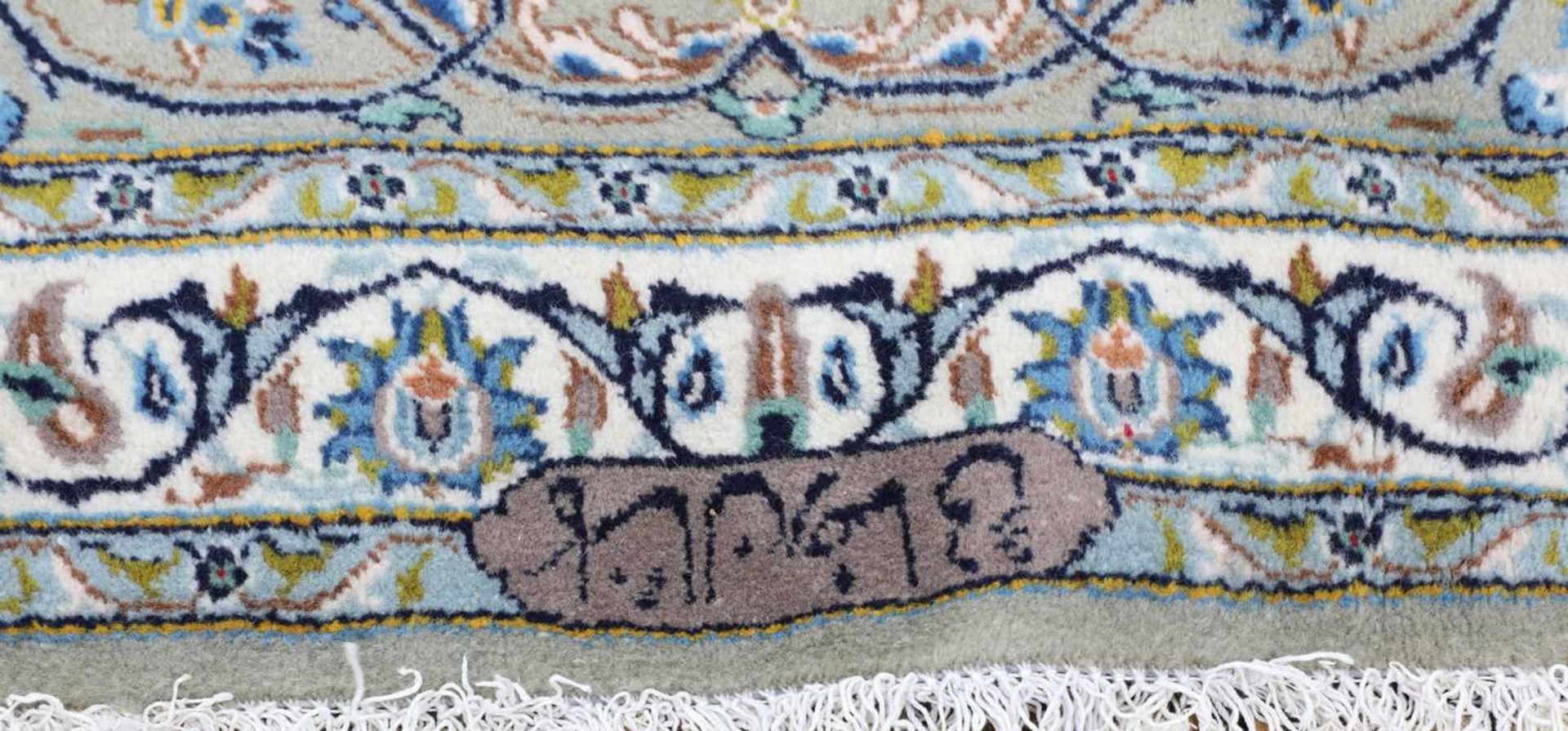 A fine Kashan carpet, - Bild 2 aus 3