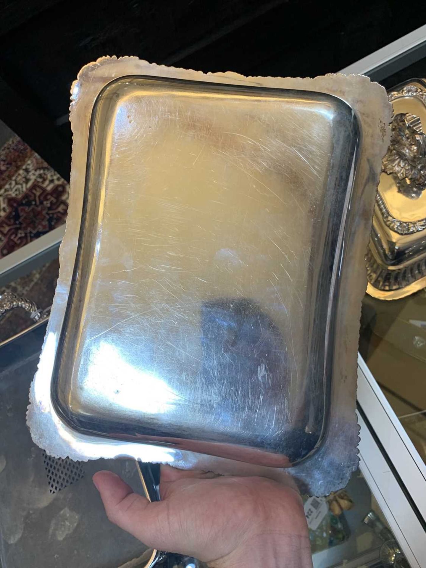 A pair of Georgian silver entrée dishes and covers on heated stands, - Bild 6 aus 30