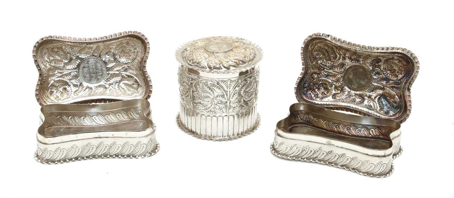 A suite of three silver coin boxes, - Bild 2 aus 2