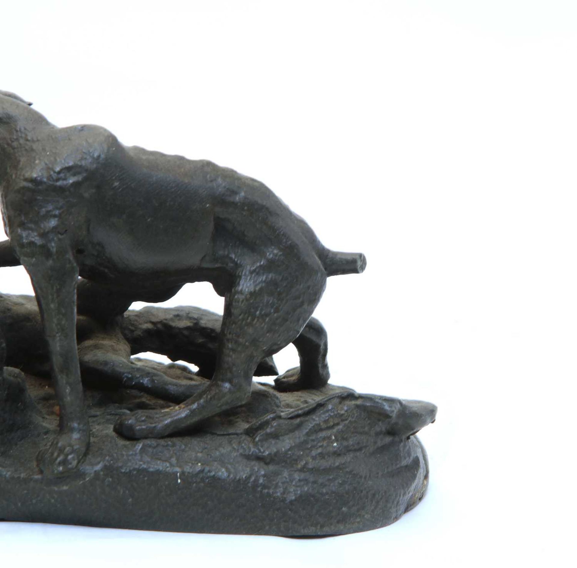 A small bronze figure of an elephant - Image 3 of 4