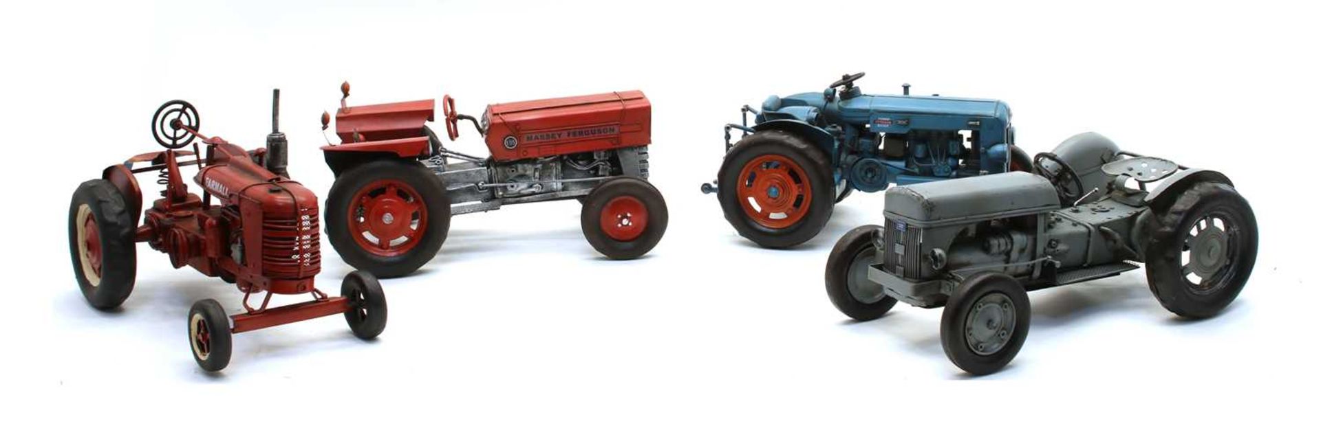 Two Leonardo collection tractor groups,