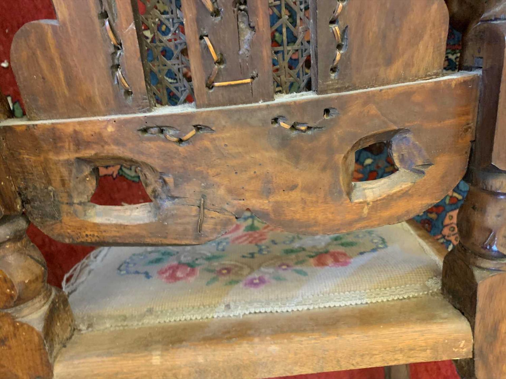 A carved oak side chair, - Image 6 of 20