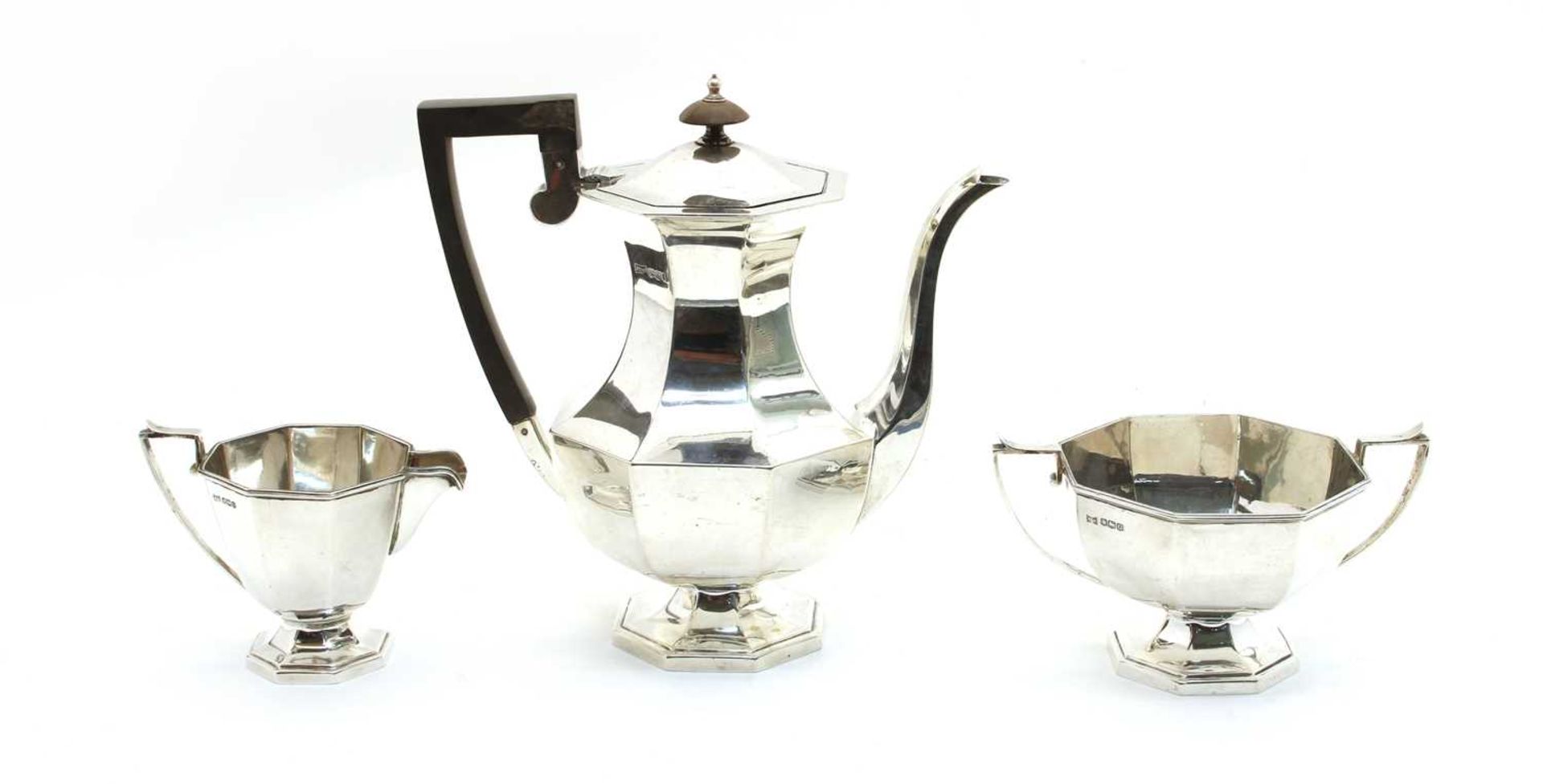 A Geore V three piece silver tea set, - Bild 2 aus 2