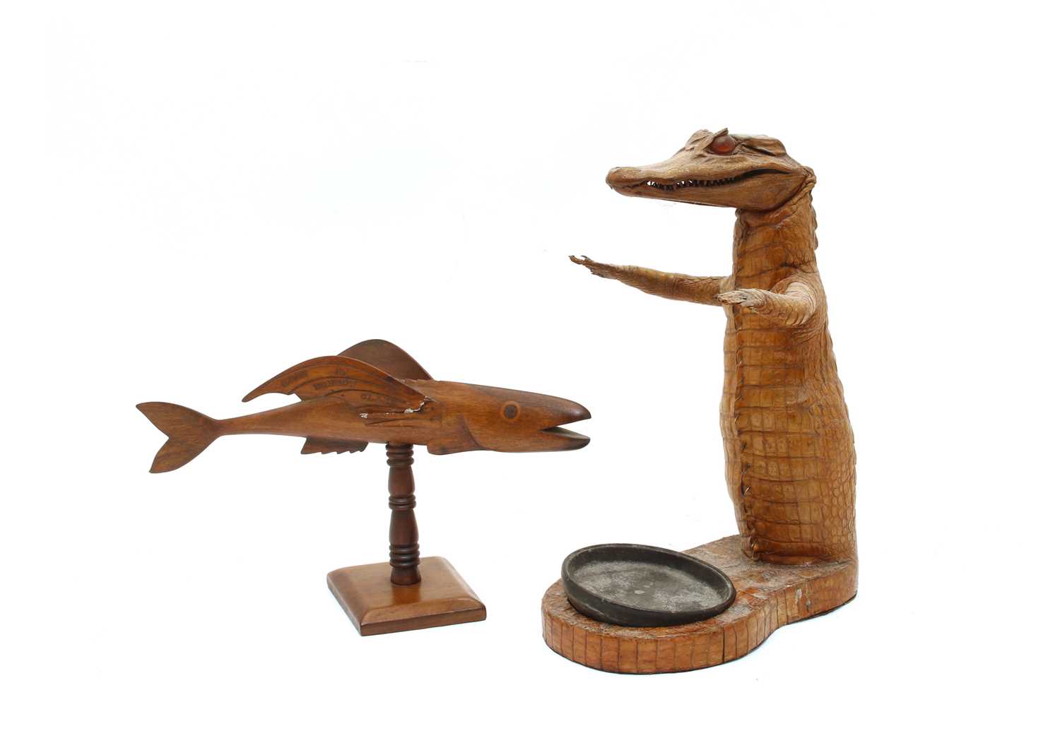 A baby alligator bottle stand,