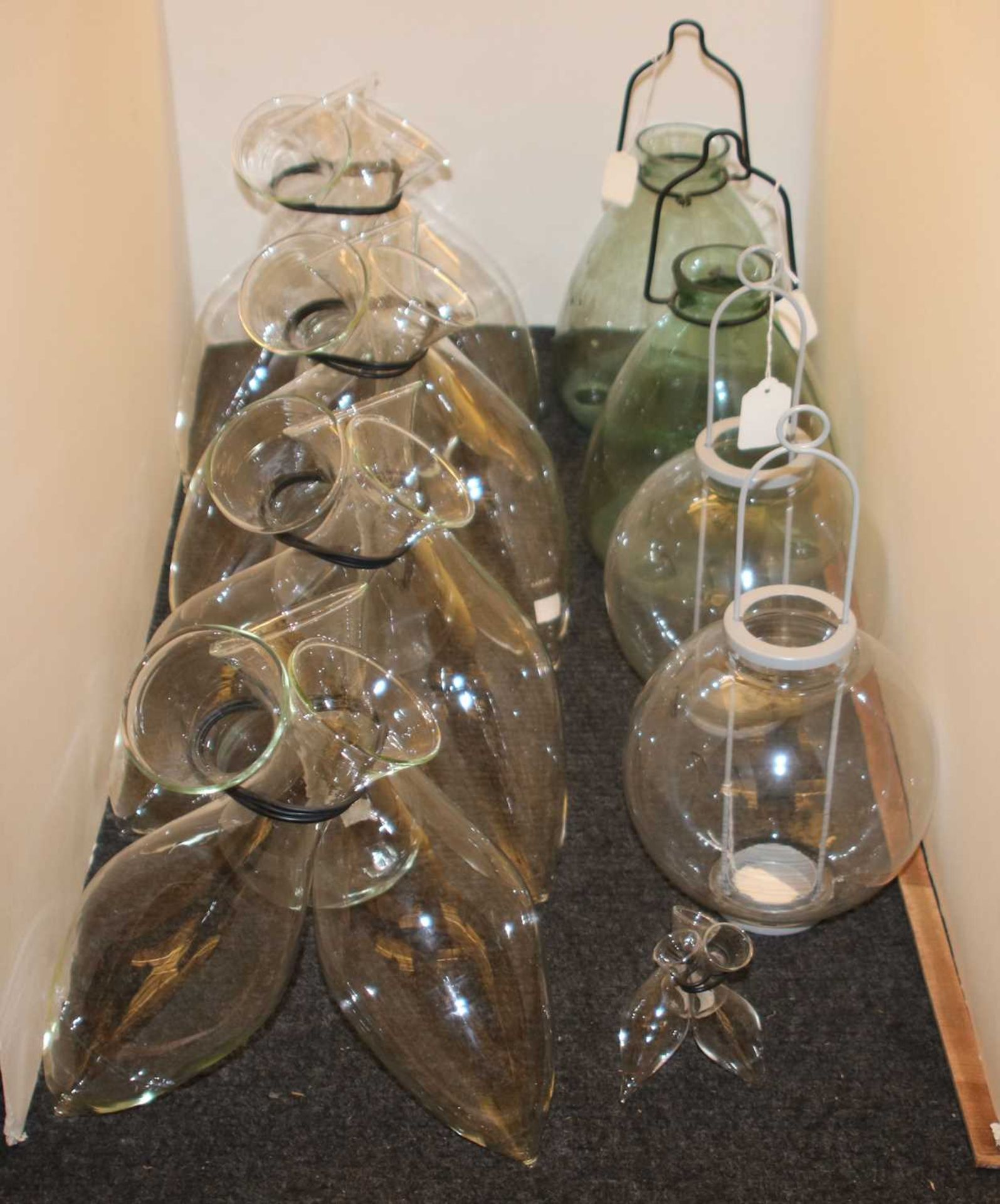 A collection of four glass trio vases - Image 2 of 2