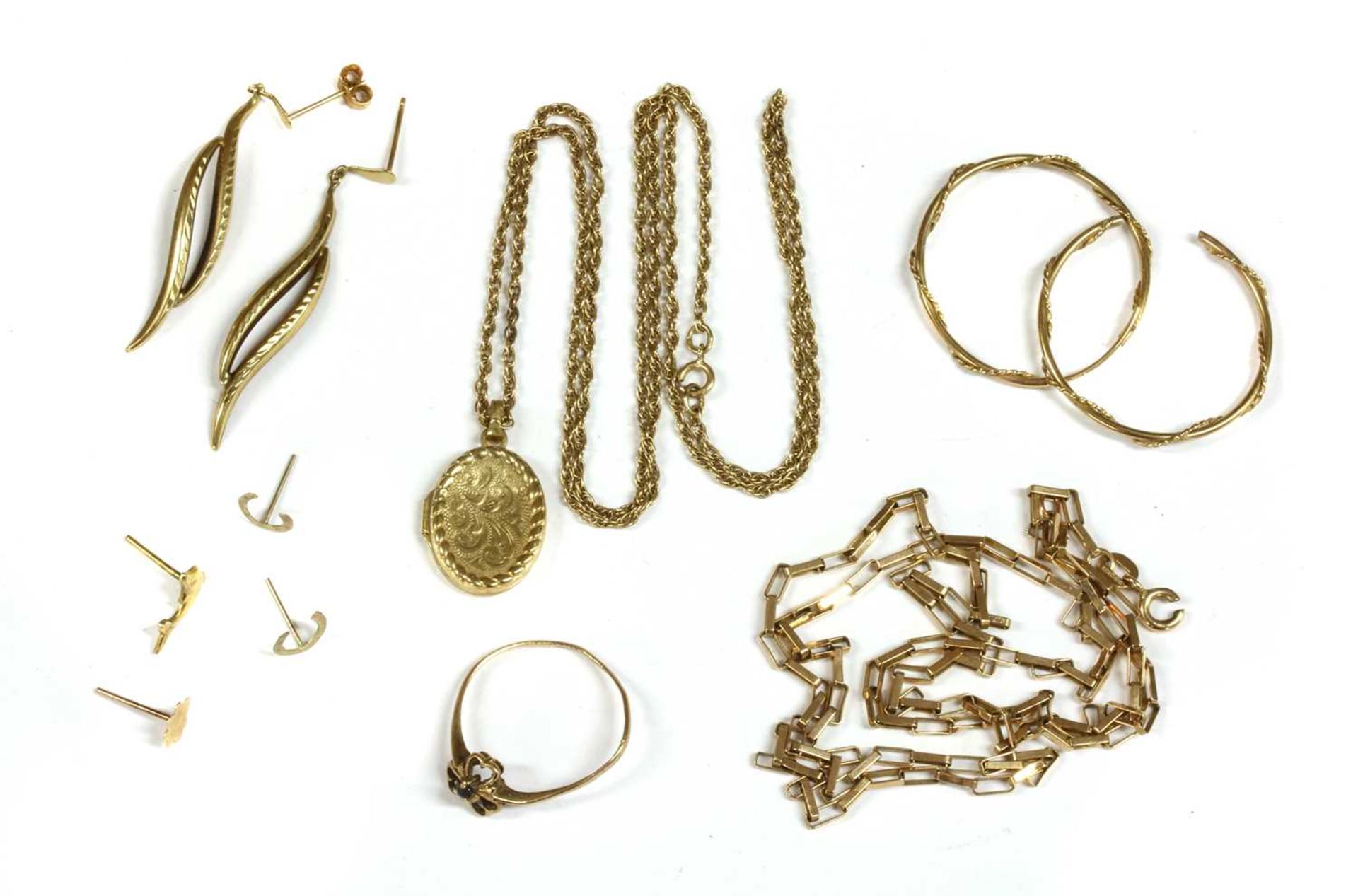 A quantity of 9ct gold jewellery,