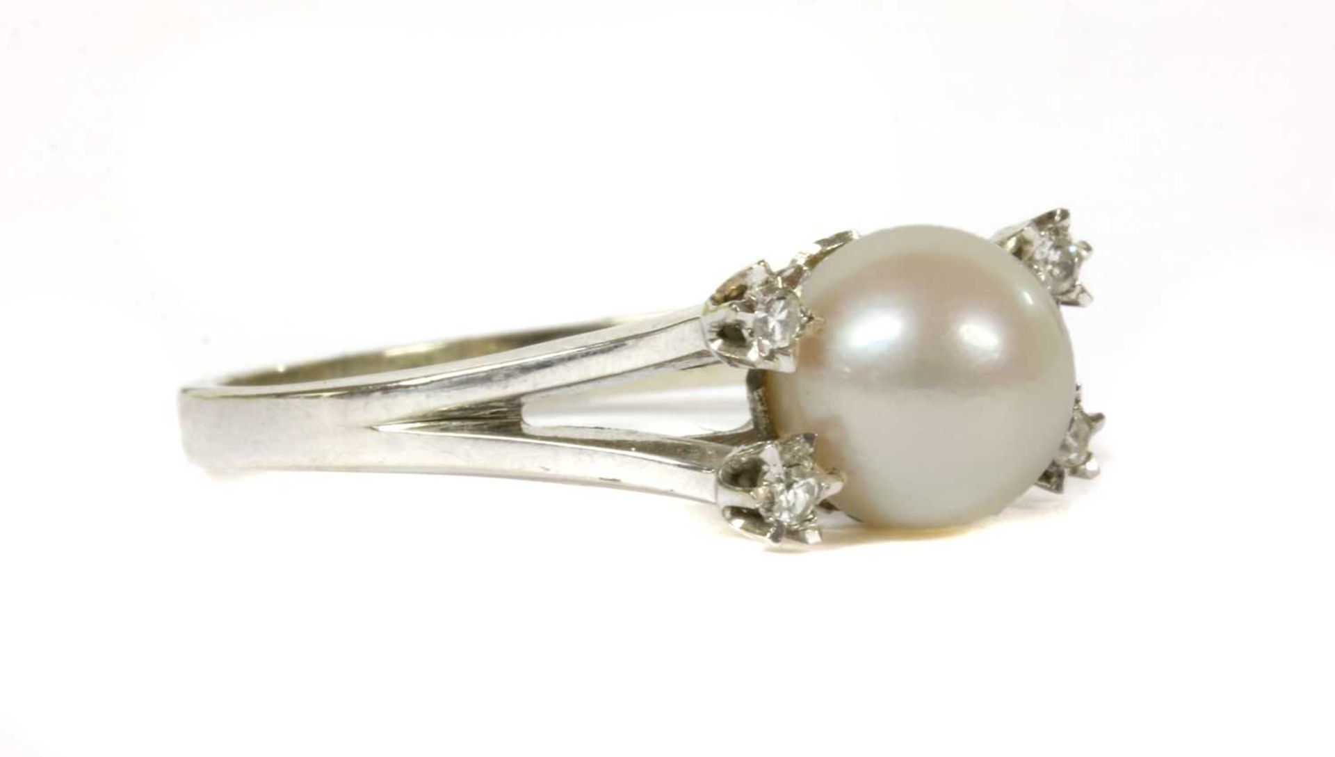 A French 18ct white gold cultured pearl and diamond ring, - Bild 3 aus 3