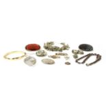 A quantity of jewellery,