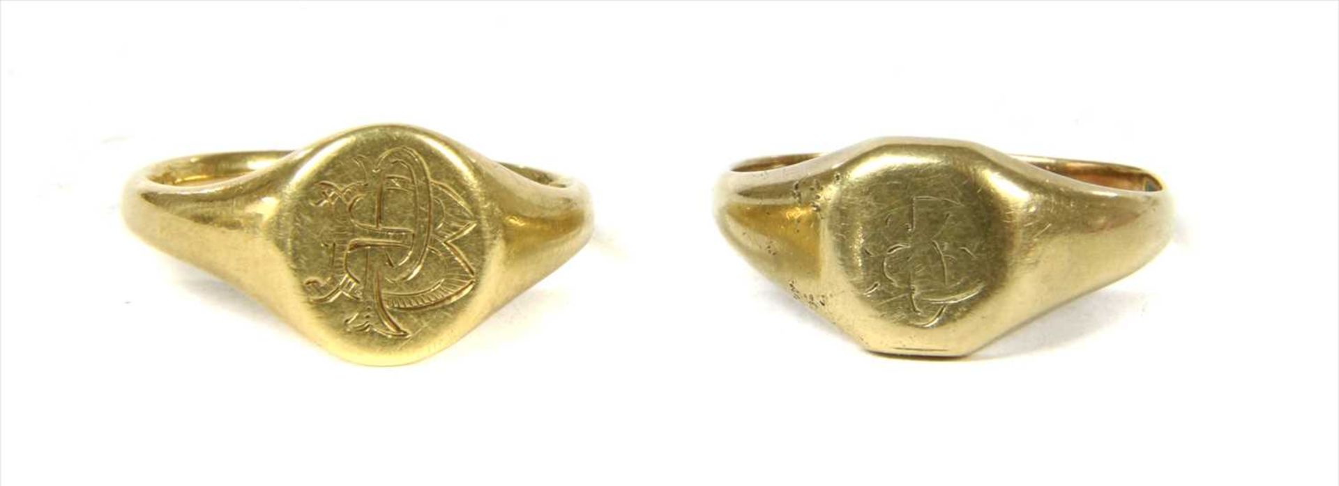 An 18ct gold signet ring,