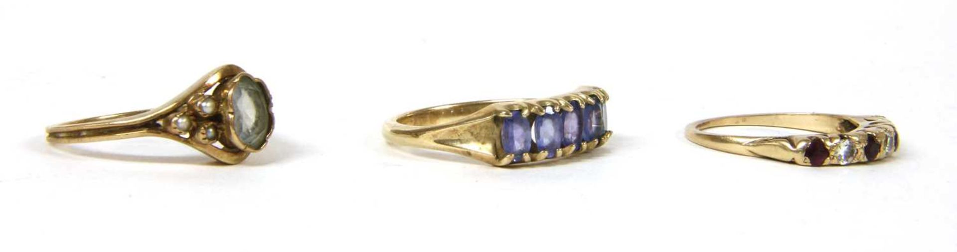 A 9ct gold tanzanite ring, - Bild 3 aus 3