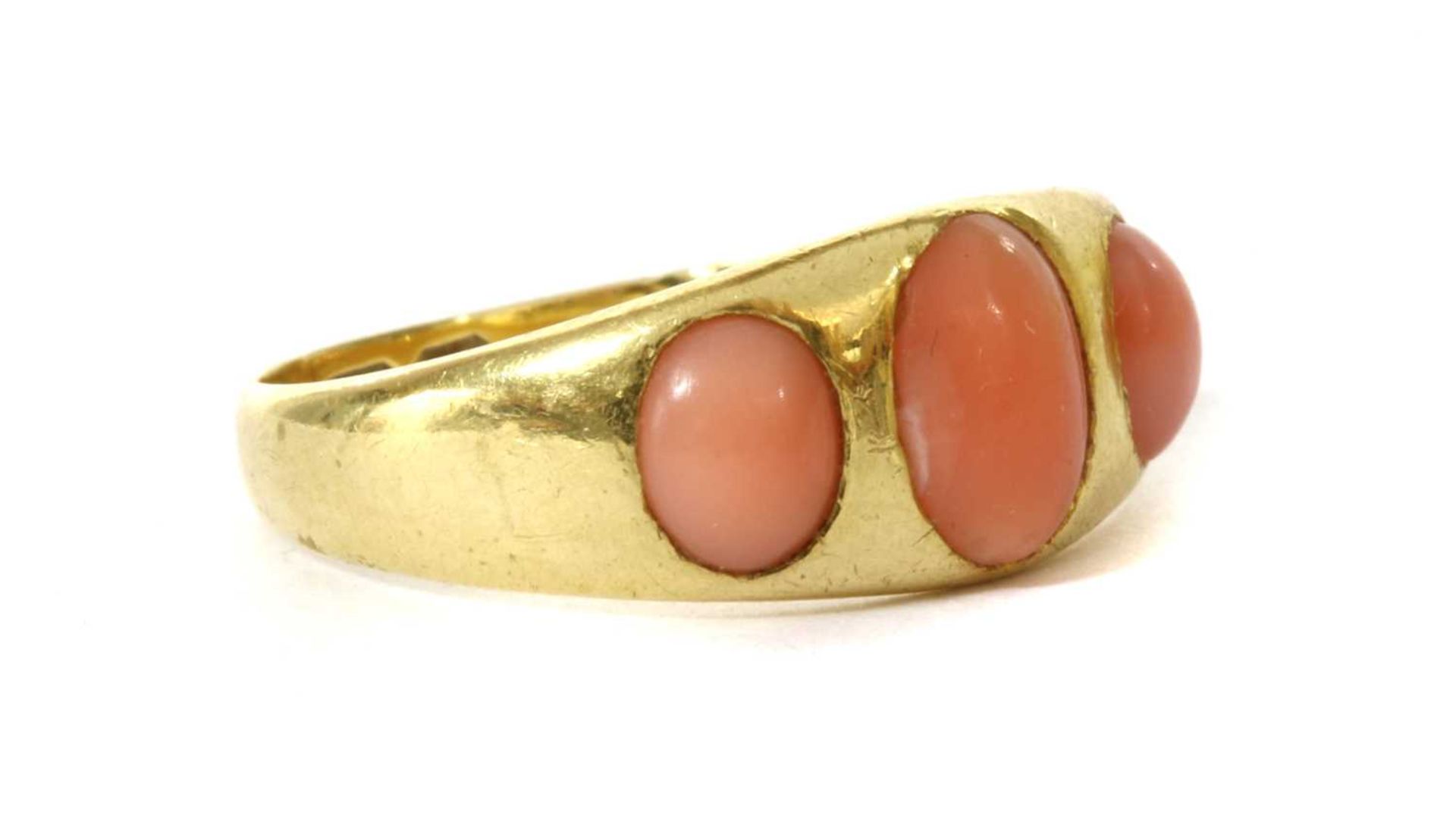 A Victorian 18ct gold coral ring, - Bild 3 aus 3