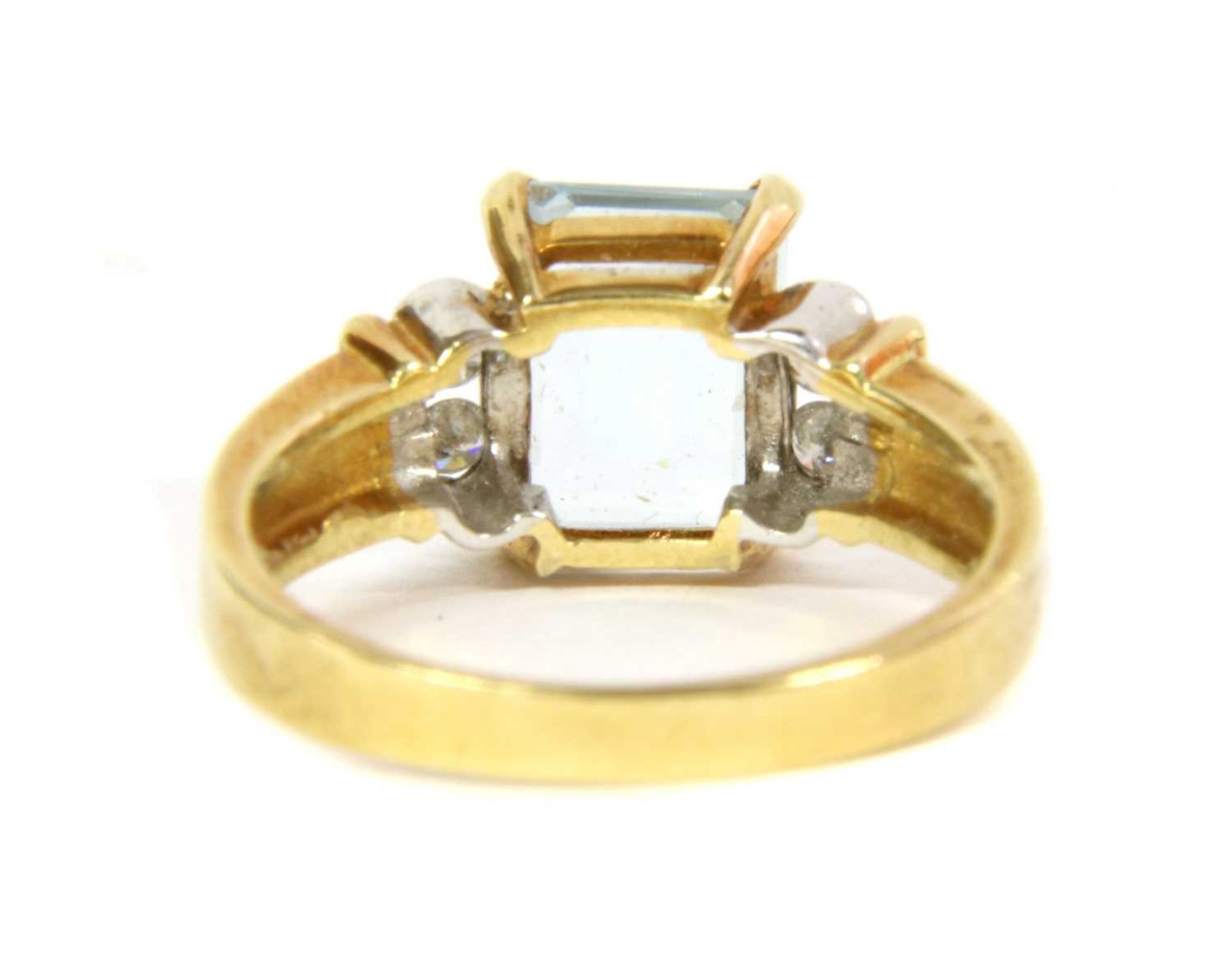 An 18ct gold aquamarine and diamond ring, - Bild 3 aus 3