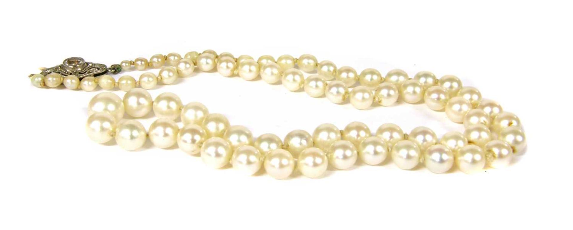 A single row graduated cultured pearl necklace,