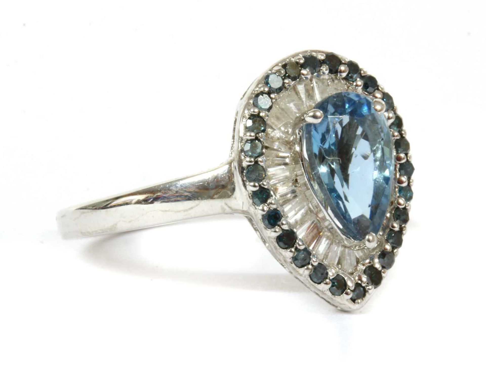 A white gold aquamarine and diamond cluster ring, - Bild 3 aus 3