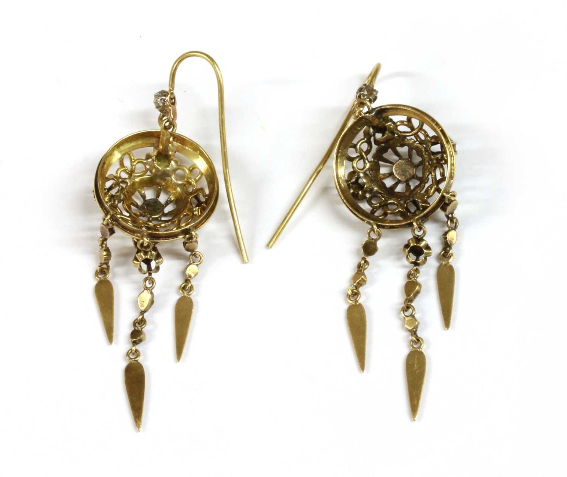 A pair of Continental gold diamond drop earrings, - Bild 2 aus 2