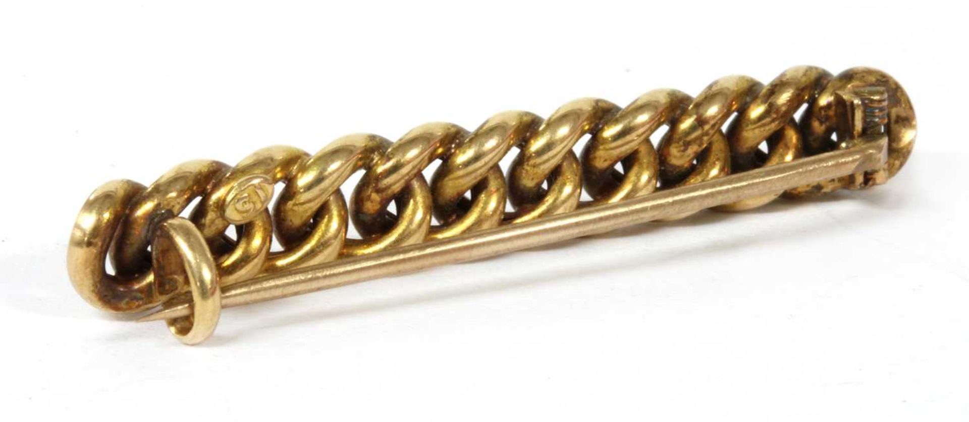 A gold curb link bar brooch, - Bild 2 aus 2