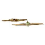 An Edwardian gold peridot and split pearl bar brooch,