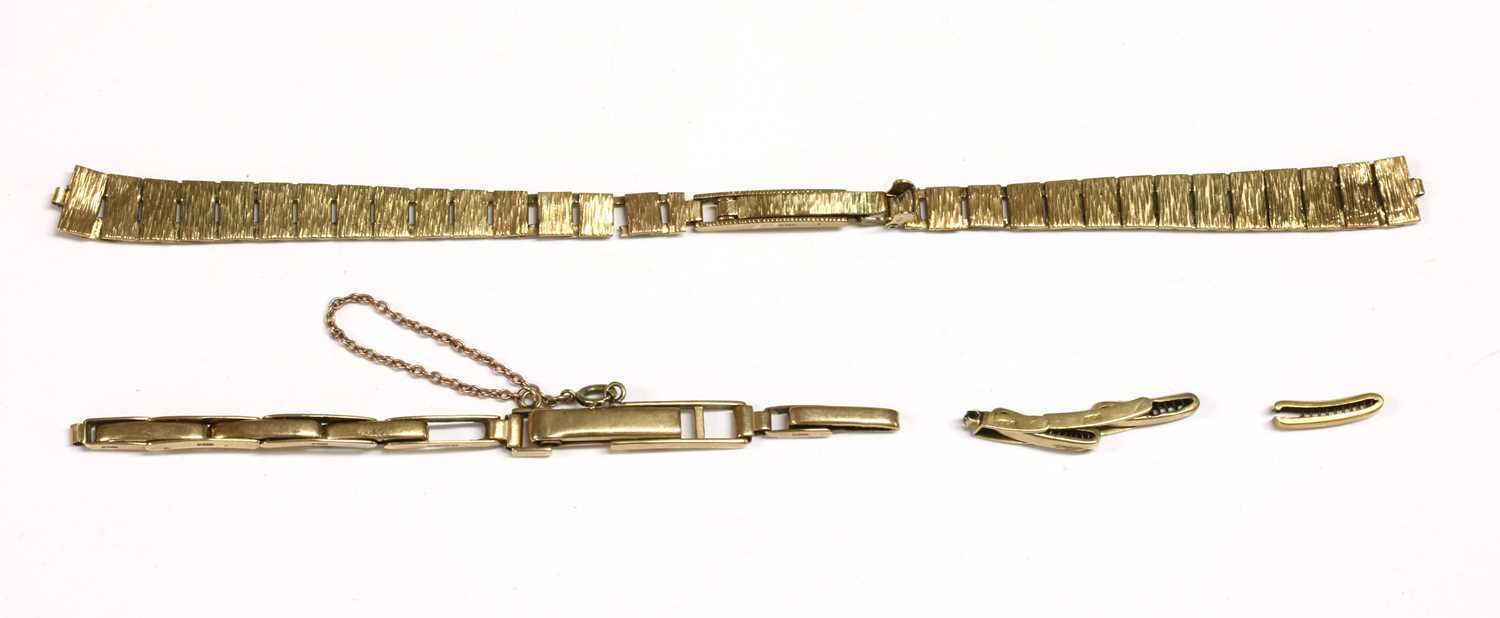 A 9ct gold textured tapered link watch bracelet,