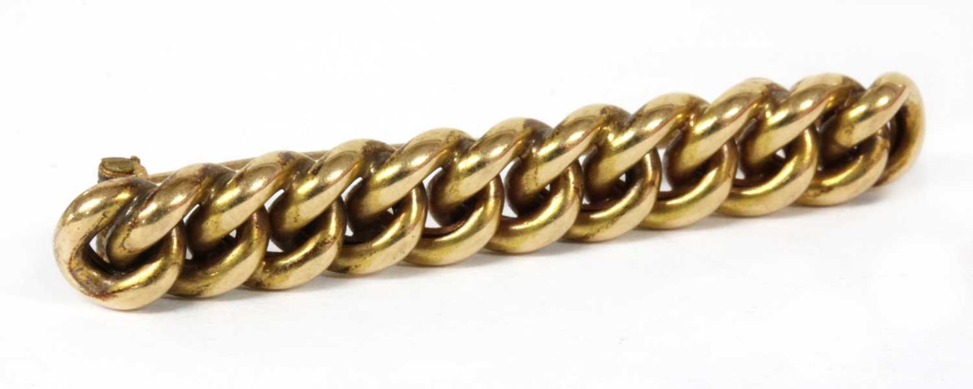A gold curb link bar brooch,