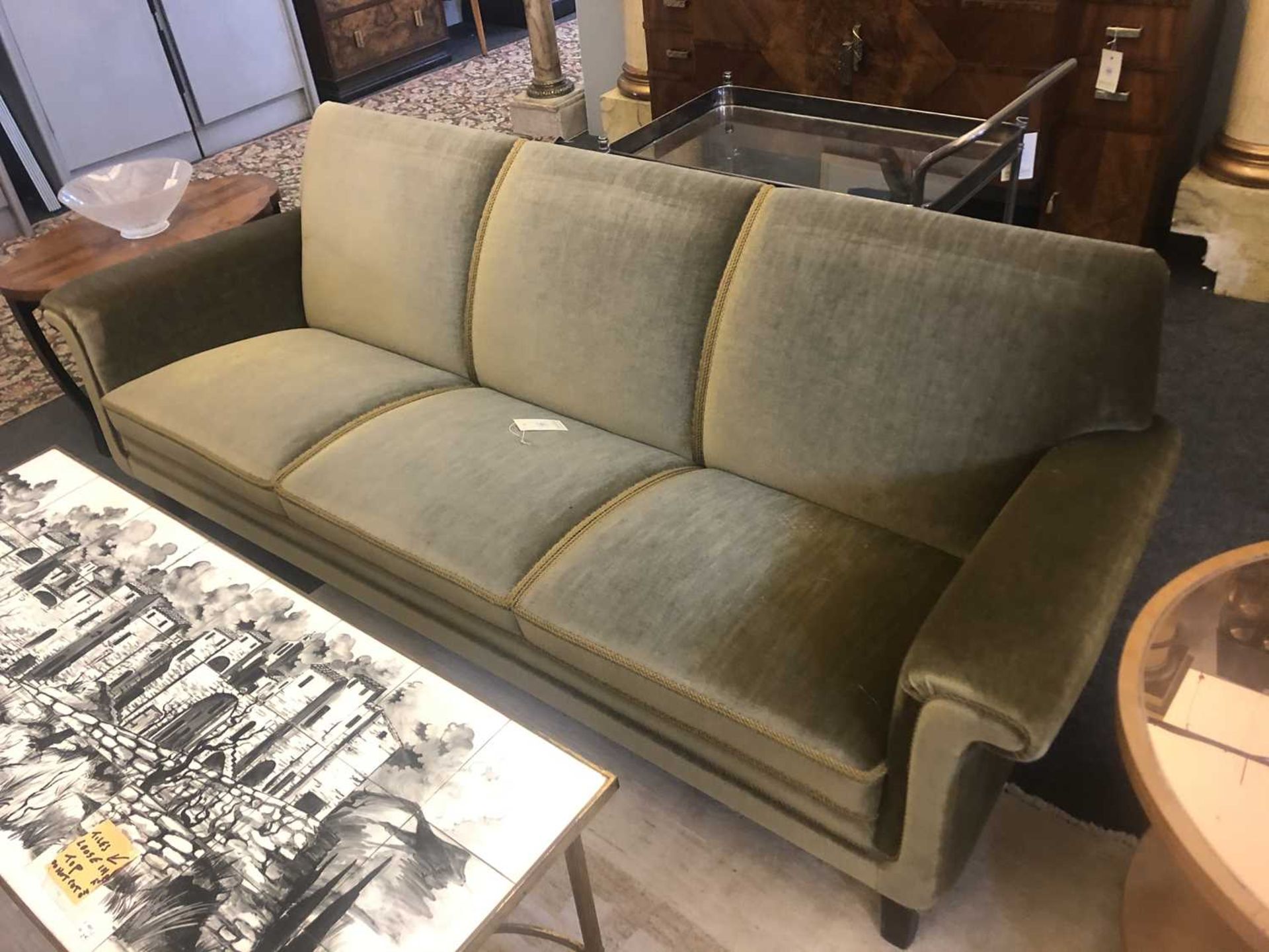 A green velour three-seater settee, - Bild 6 aus 7