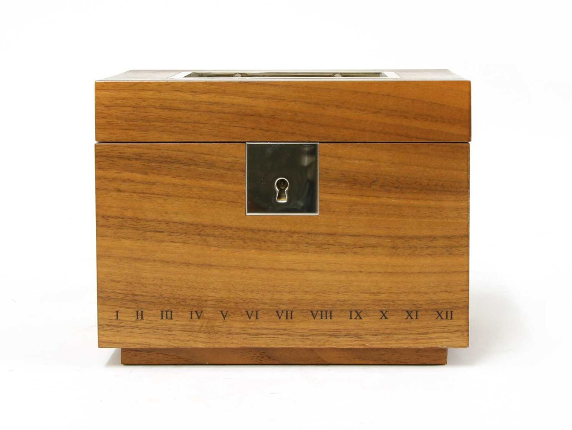 A David Linley walnut table watch case, - Bild 3 aus 8