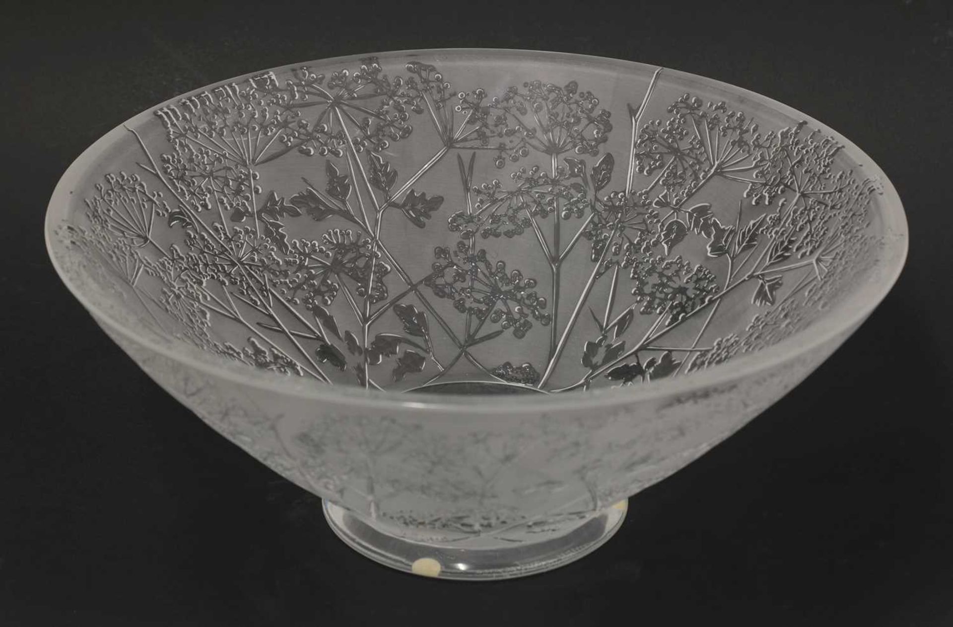 A Lalique 'Ombelles' frosted glass fruit bowl, - Bild 3 aus 4