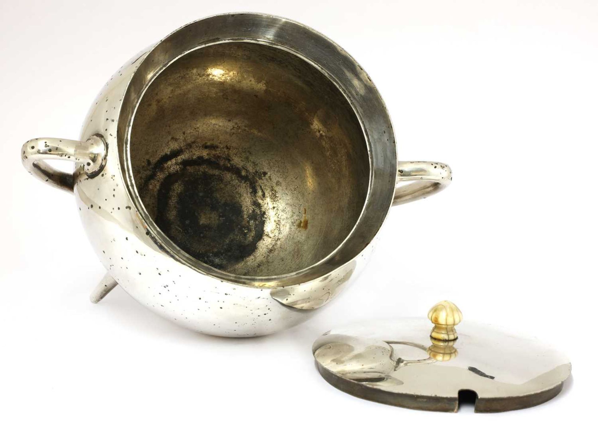 A silver-plated tureen, - Image 4 of 4