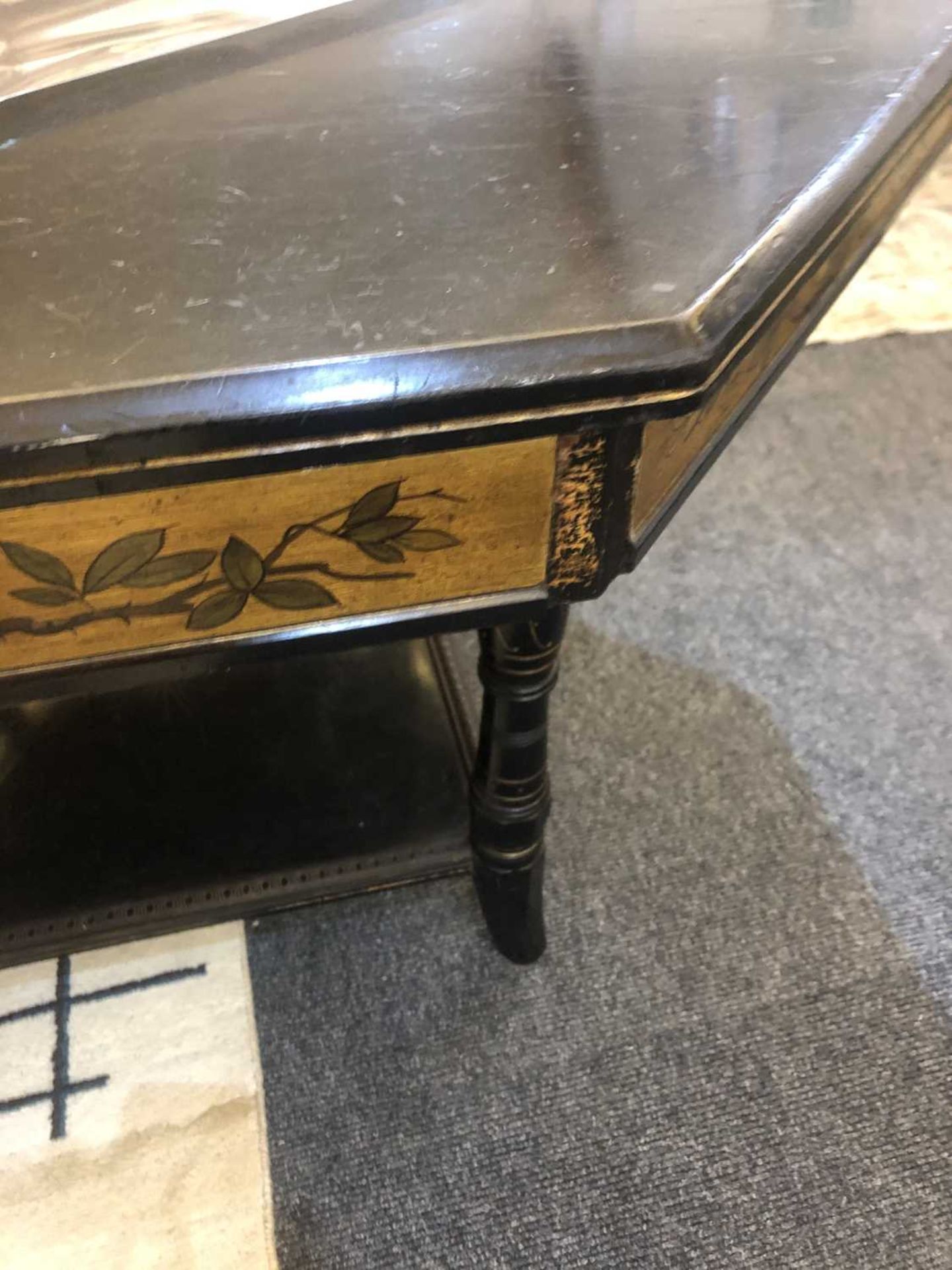 An Aesthetic octagonal ebonised and gilt centre table, - Bild 4 aus 4