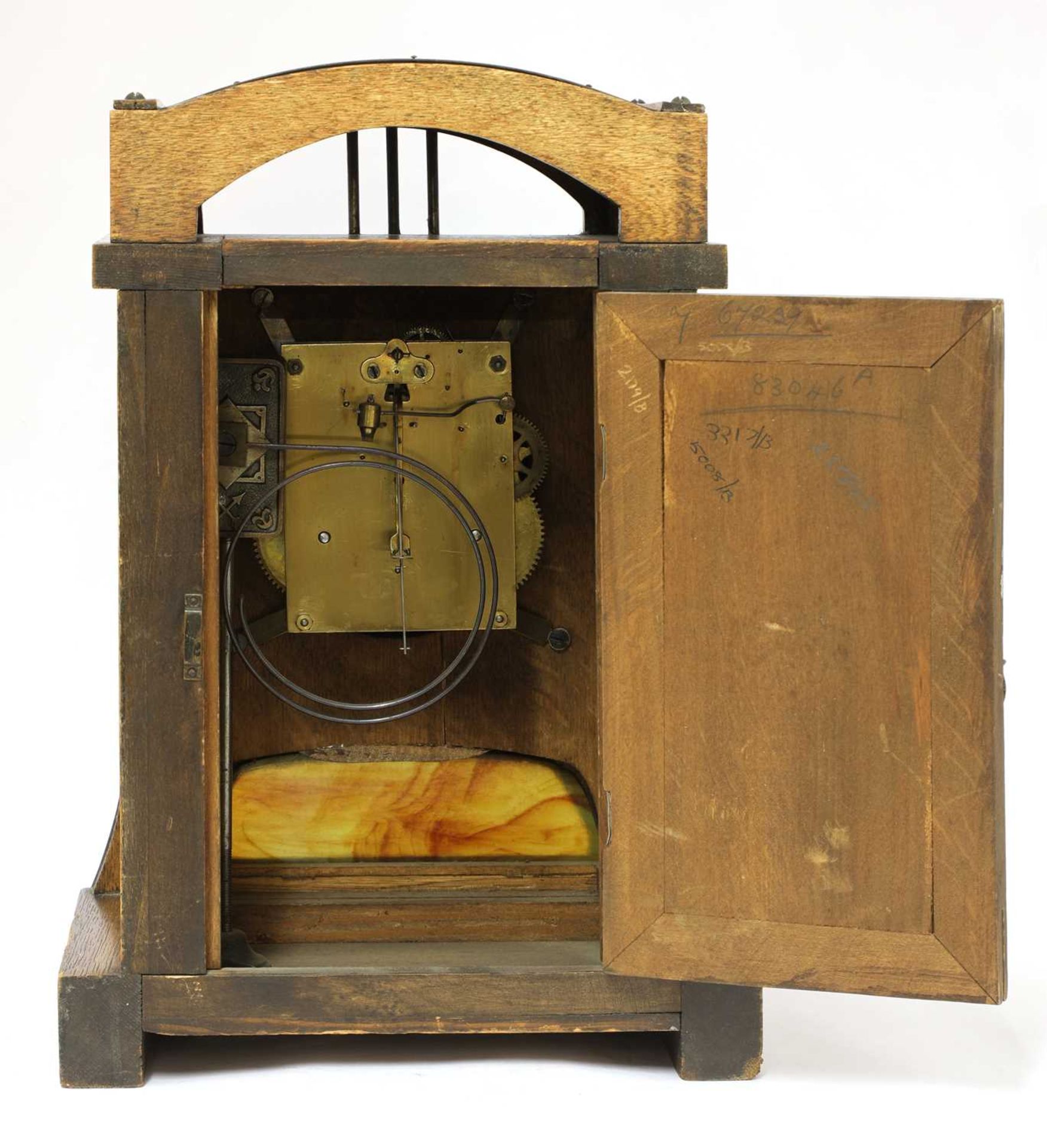 A Secessionist oak and brass-mounted mantel clock, - Bild 2 aus 3