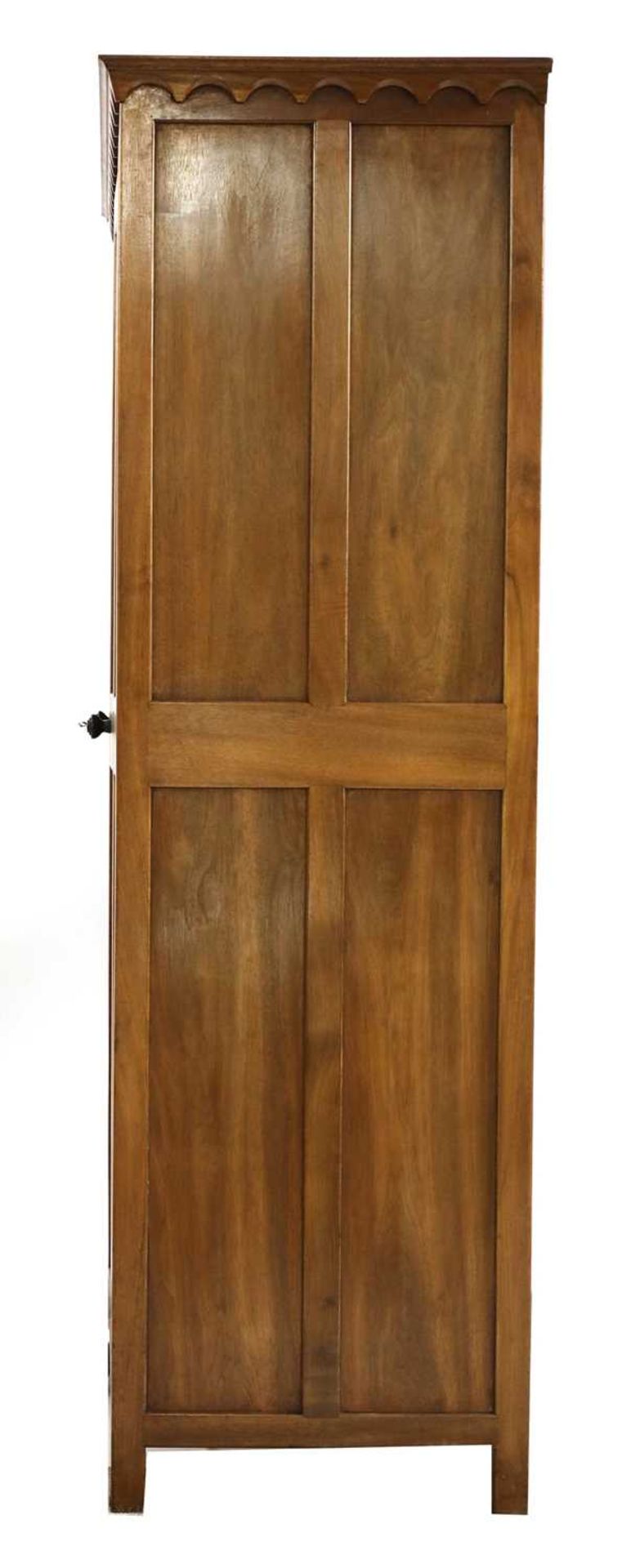 A Gordon Russell 'Barrington' walnut wardrobe, - Bild 6 aus 6