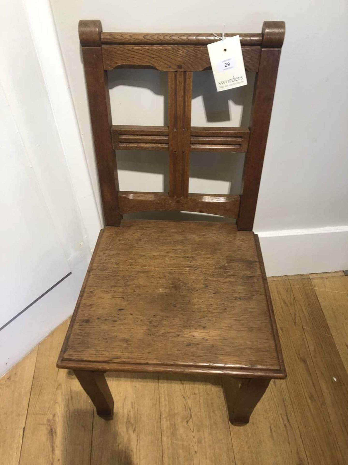 A pair of oak hall chairs, - Bild 2 aus 4