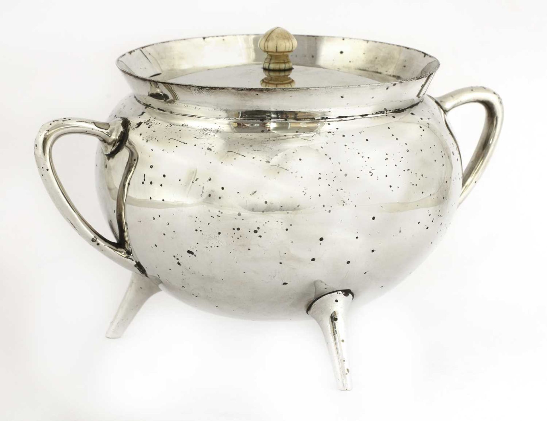 A silver-plated tureen, - Bild 3 aus 4