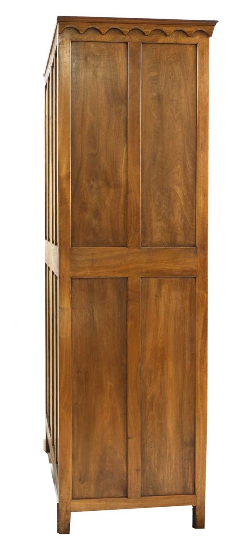 A Gordon Russell 'Barrington' walnut wardrobe, - Bild 5 aus 6