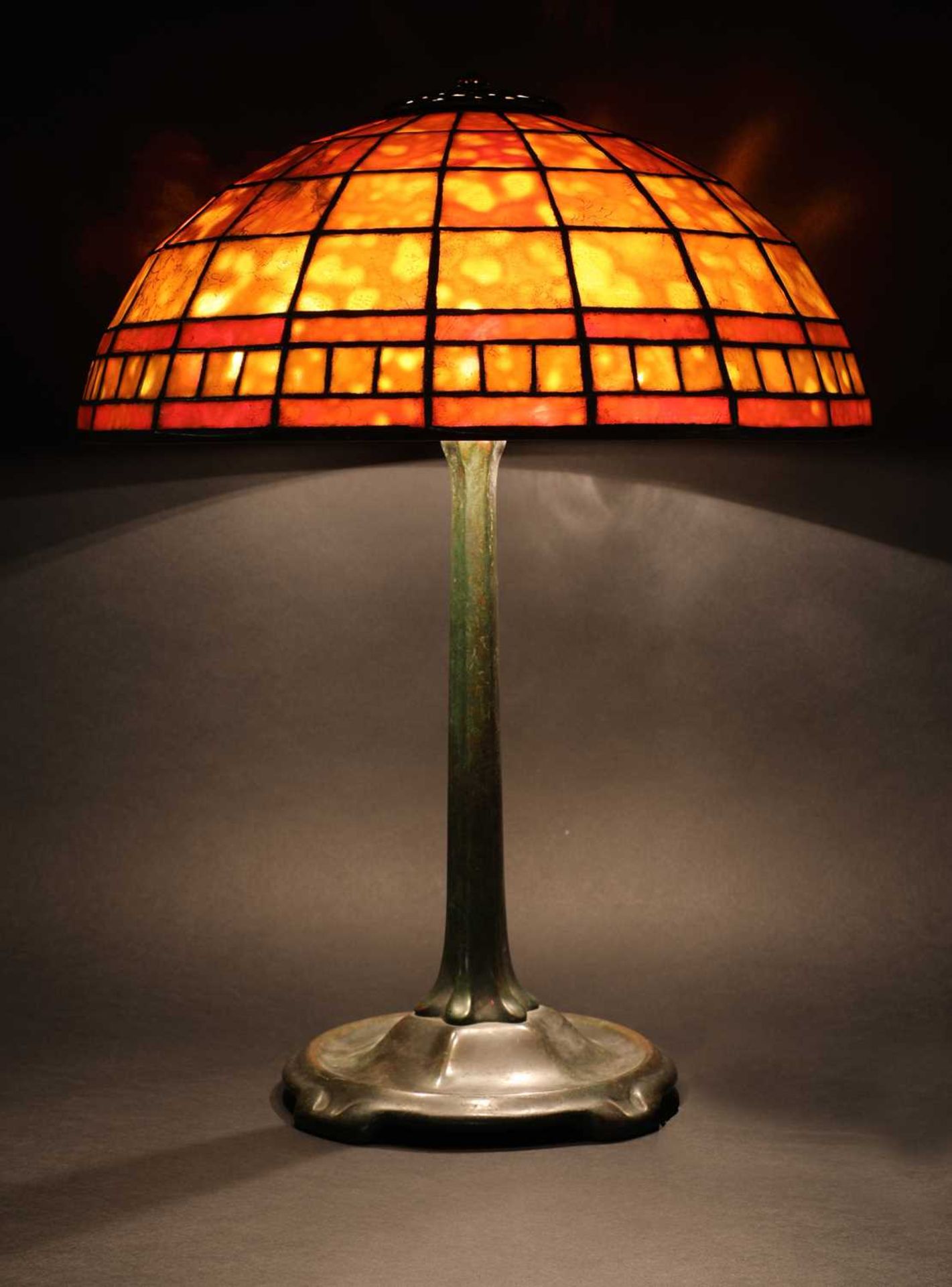 A Tiffany Studios' table lamp, - Bild 2 aus 11
