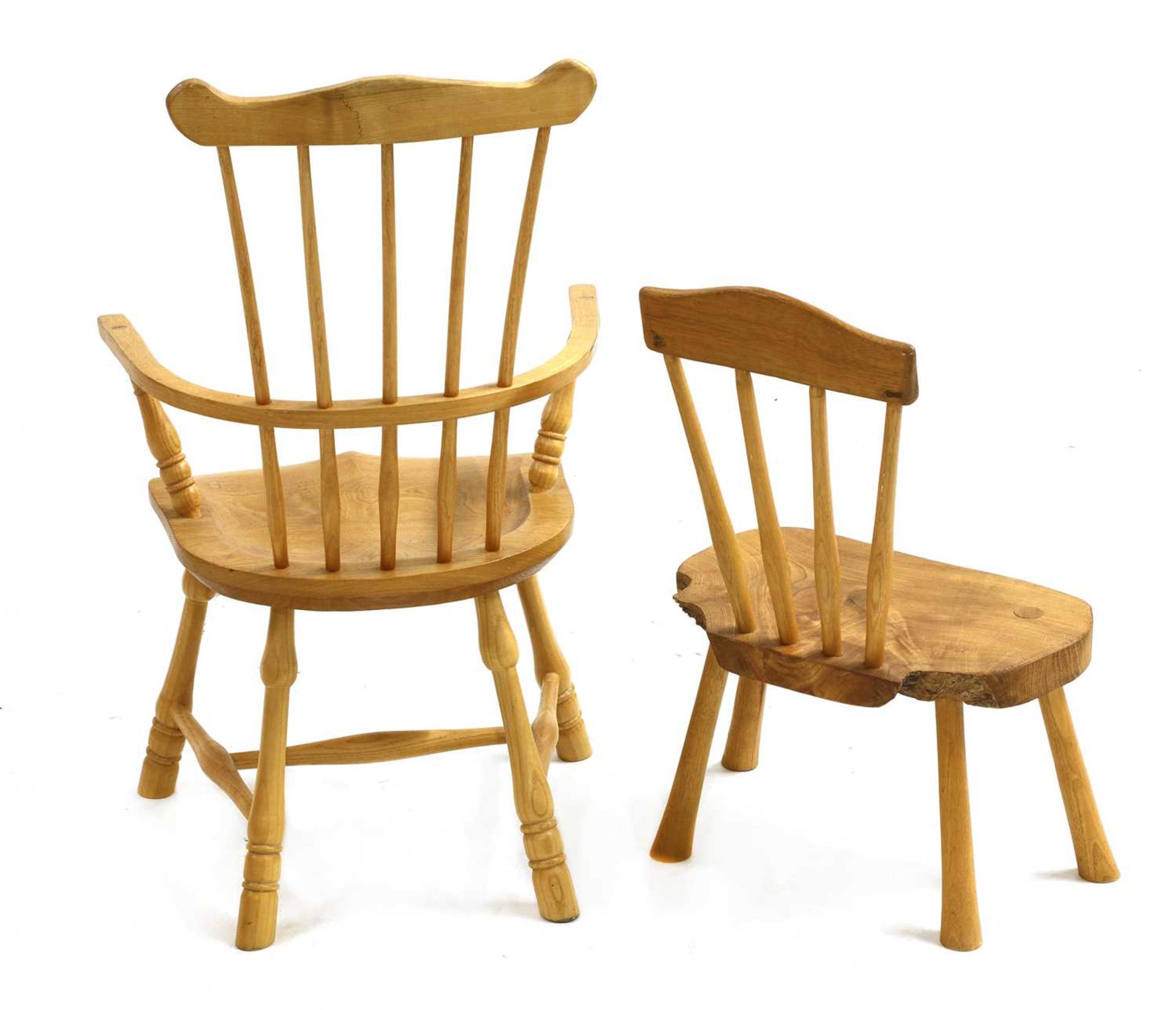 Two modern child's Windsor comb back chairs, - Bild 2 aus 2
