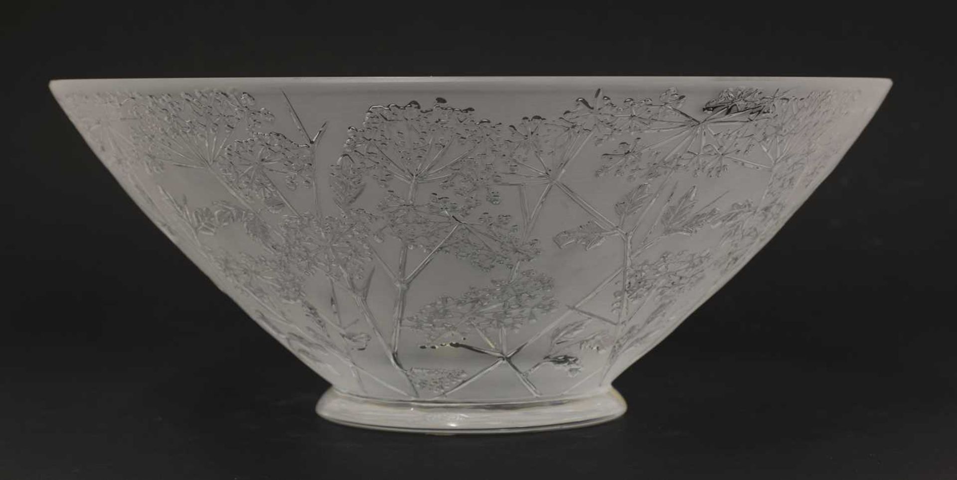 A Lalique 'Ombelles' frosted glass fruit bowl, - Bild 4 aus 4