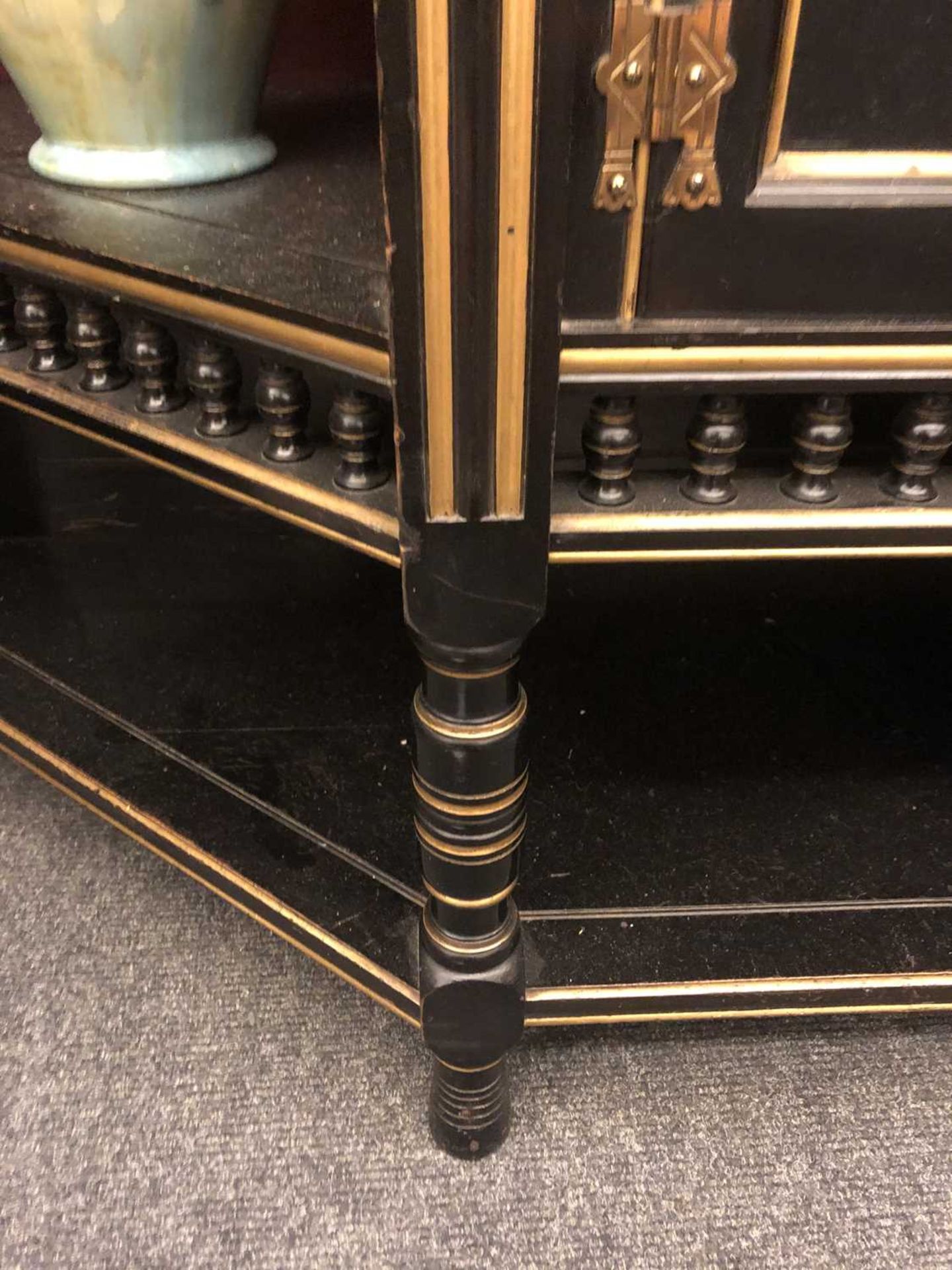 An Aesthetic ebonised and gilt wall cabinet, - Bild 12 aus 17